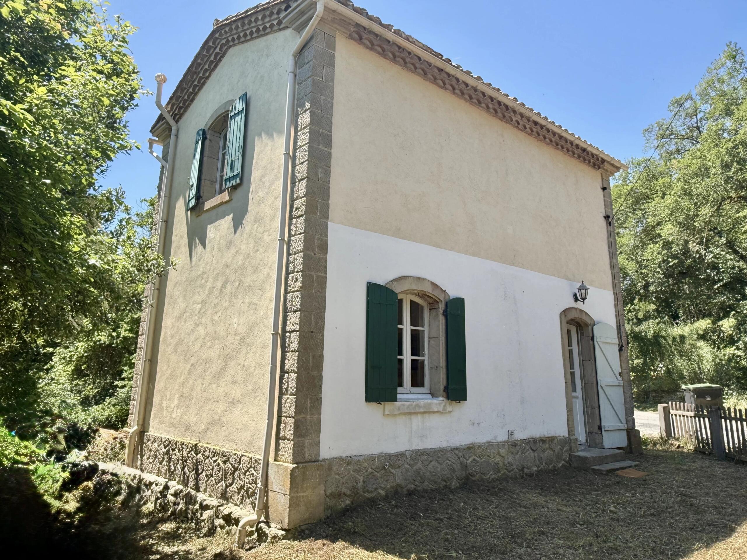 Former railway cottage in a tranquil spot with land, Languedoc-Roussillon – France – BVI85658