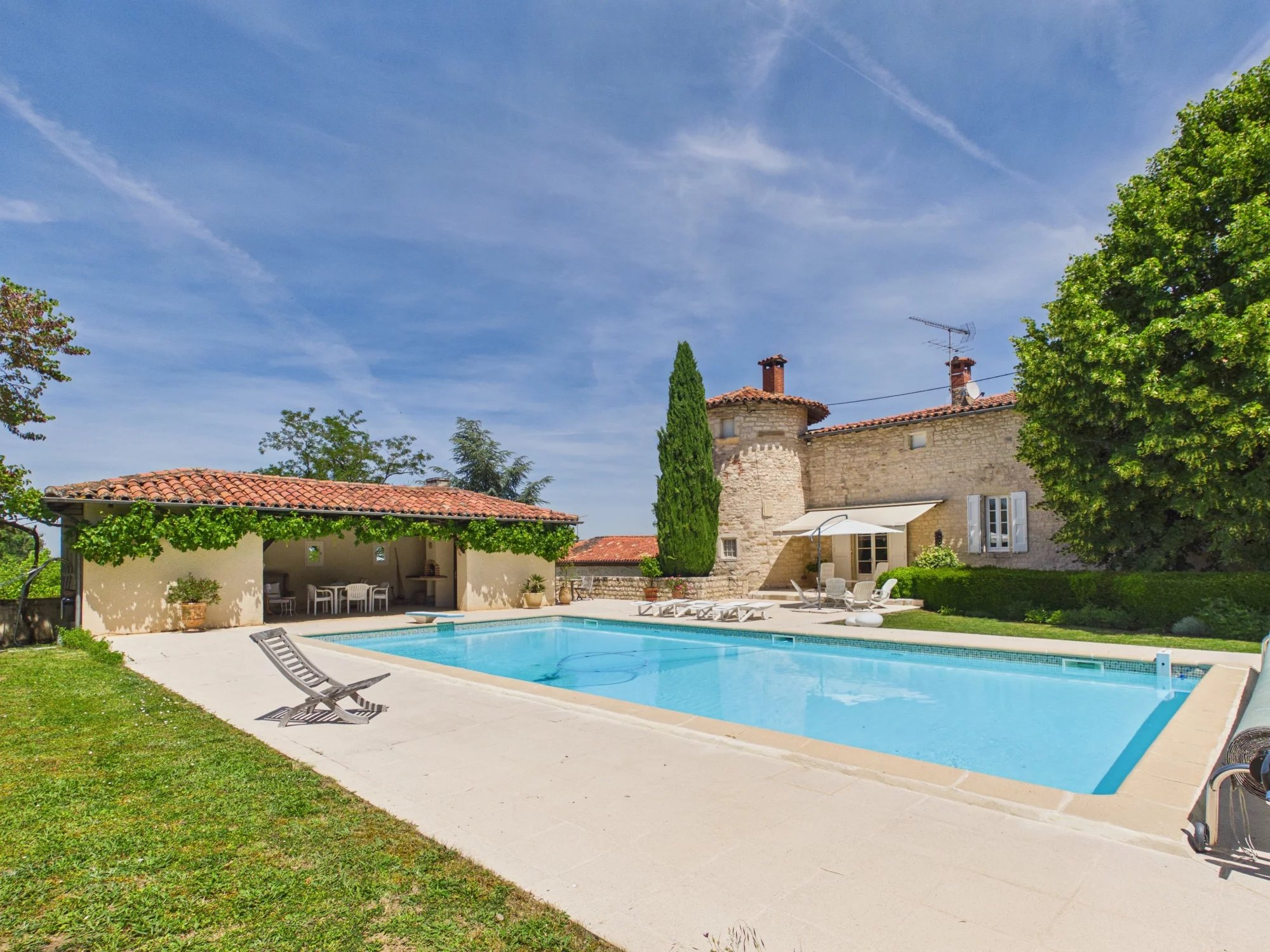 Magnificent 16th-Century Fortified Château Near Albi, Midi-Pyrénées – France – BVI85748