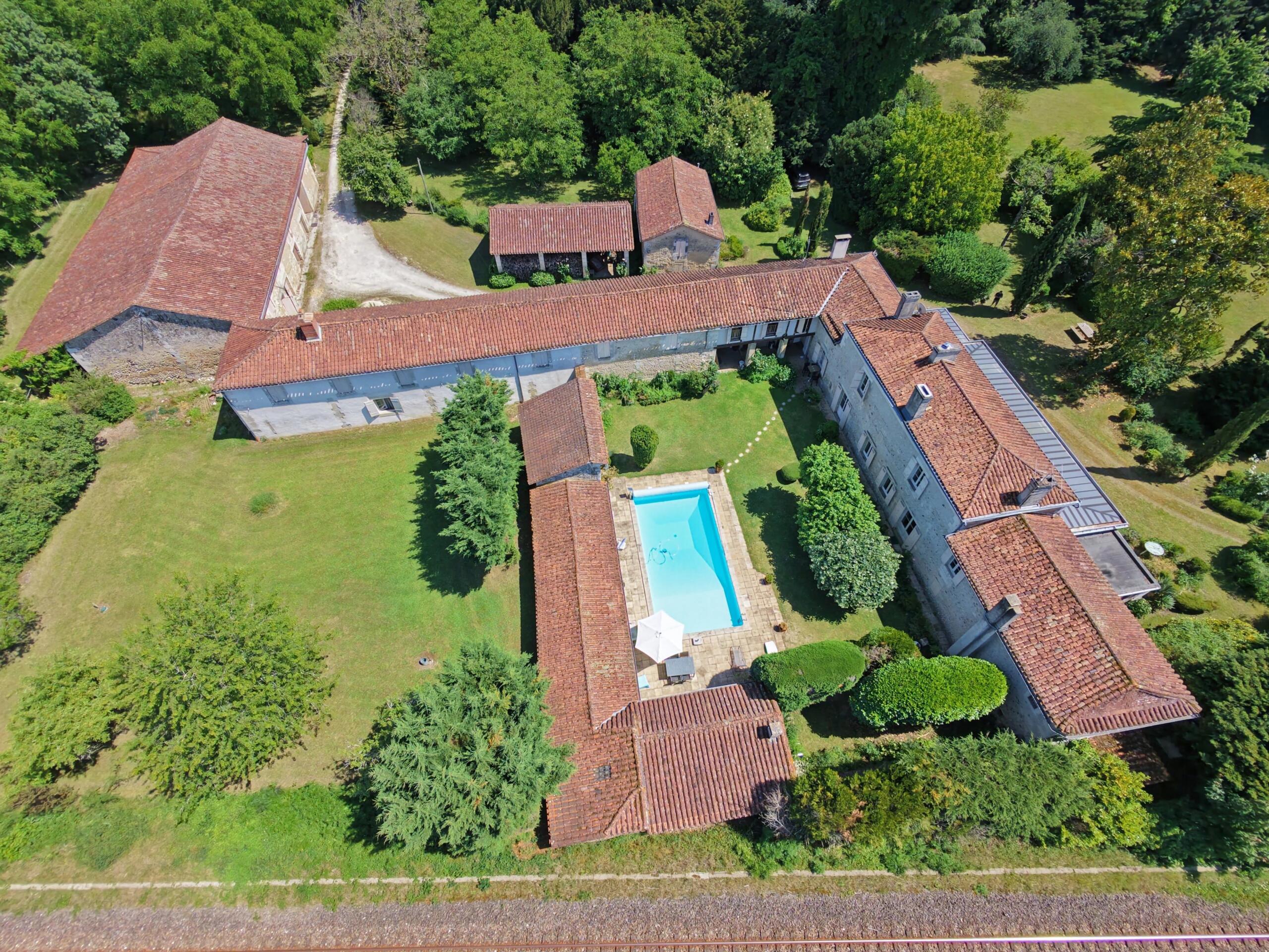 Fabulous Manor House with pool and outbuildings!, Aquitaine – France – BVI85557