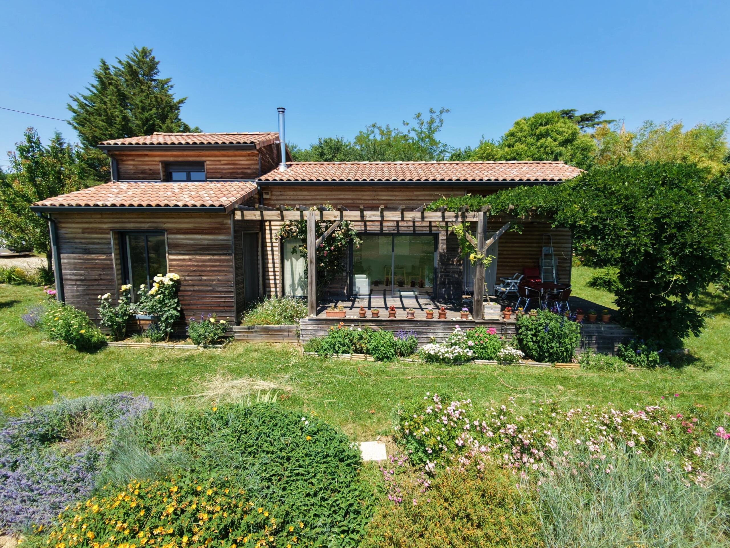 A haven of peace in the heart of the countryside with stunning views, Midi-Pyrénées – France – BVI85954
