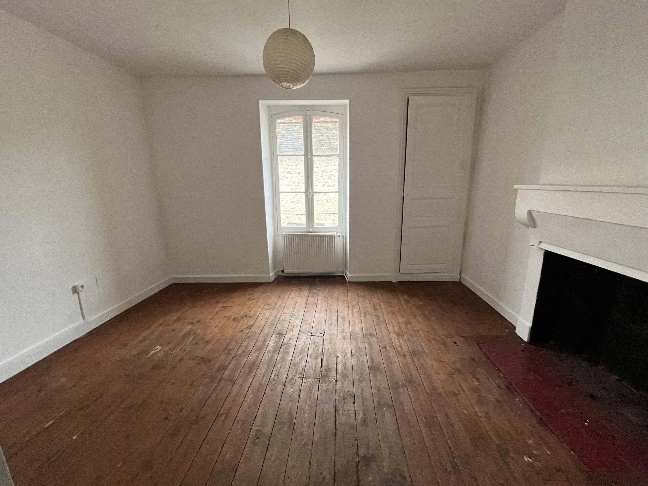 Superb end terrace with garden in the heart of a historic town, Poitou-Charentes – France – BVI84582