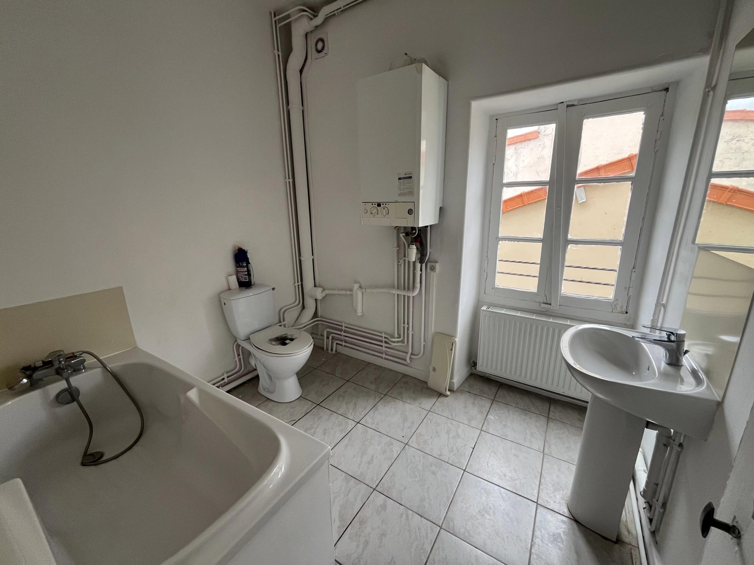Superb end terrace with garden in the heart of a historic town, Poitou-Charentes – France – BVI84582