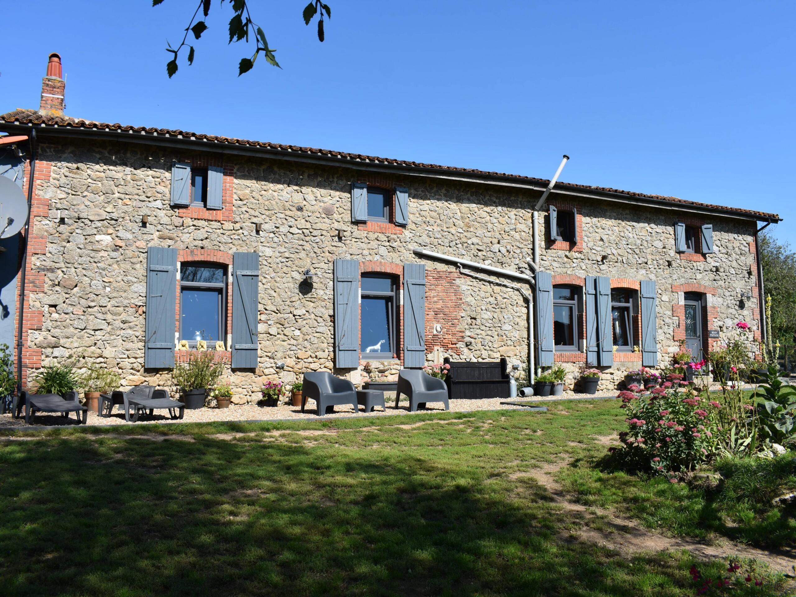 An idyllic setting, with no neighbours!, Poitou-Charentes – France – BVI85580