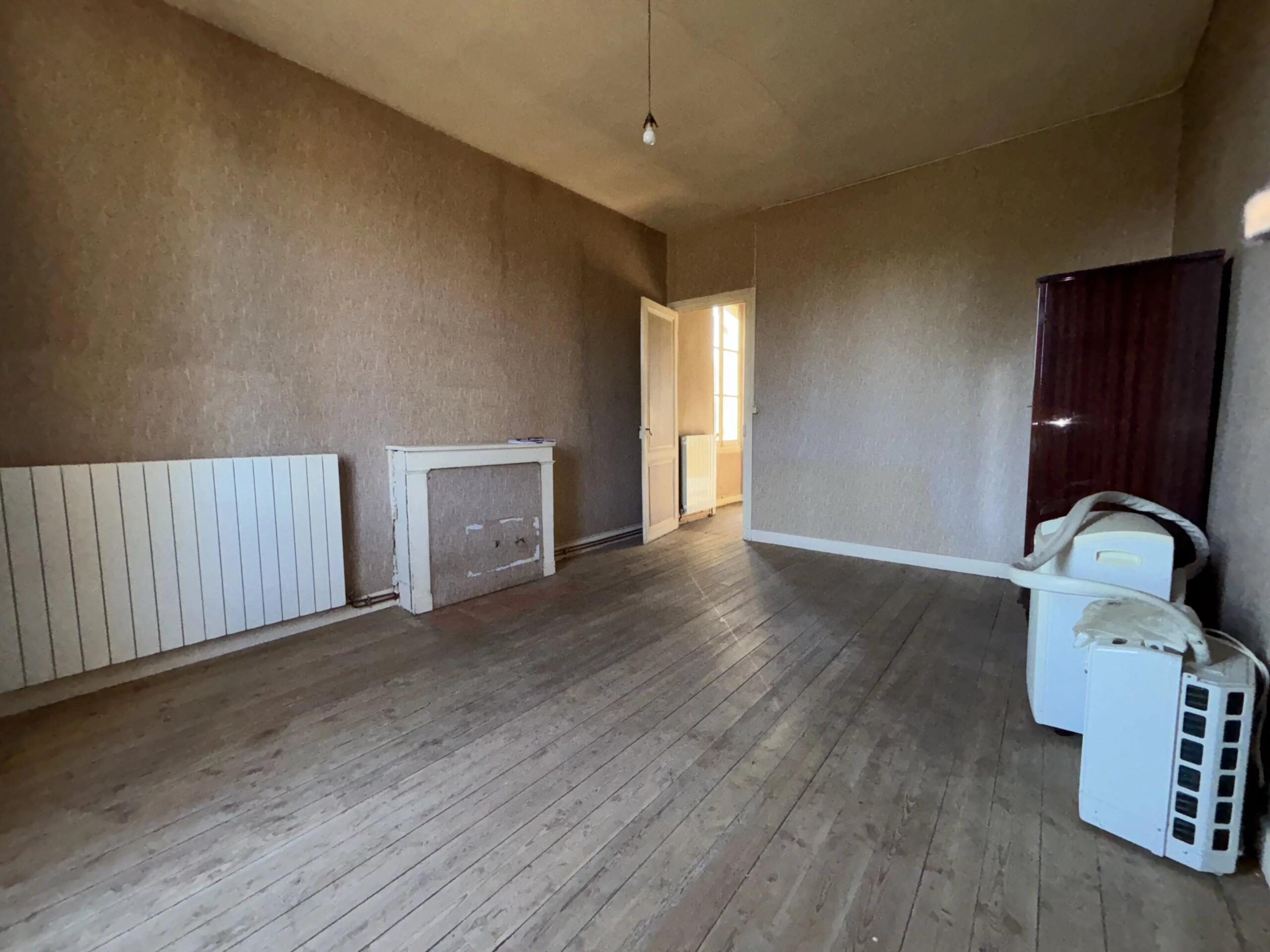 Large Character House for Total Renovation in Quiet Setting, Aquitaine – France – BVI85366