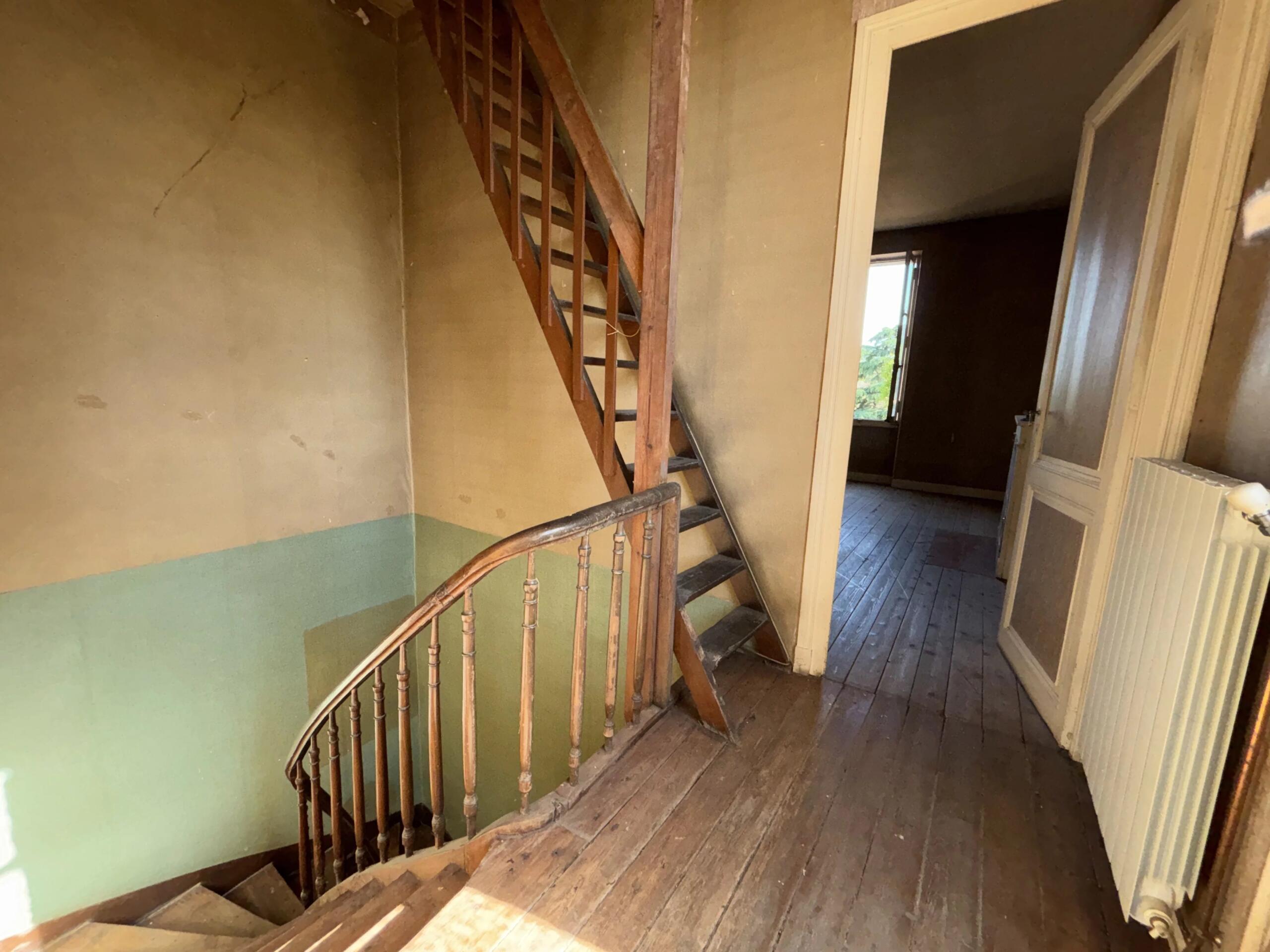 Large Character House for Total Renovation in Quiet Setting, Aquitaine – France – BVI85366