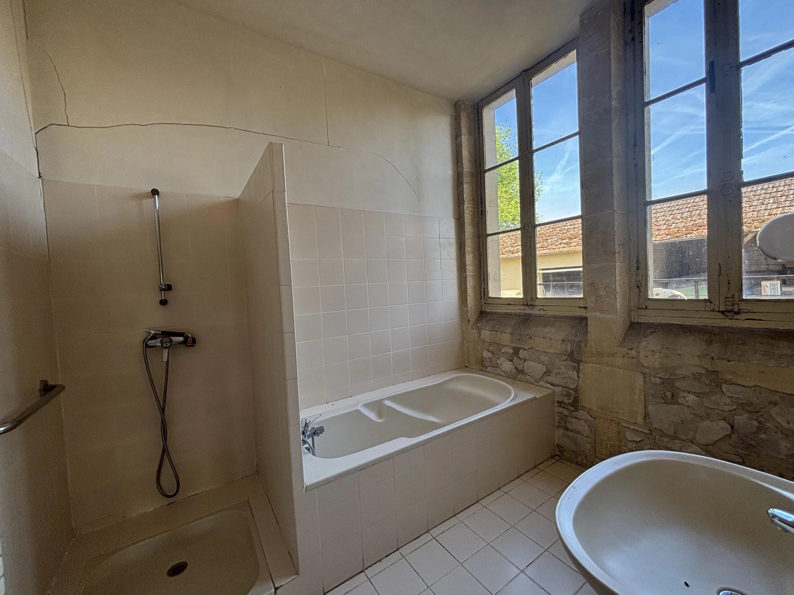 Large Character House for Total Renovation in Quiet Setting, Aquitaine – France – BVI85366