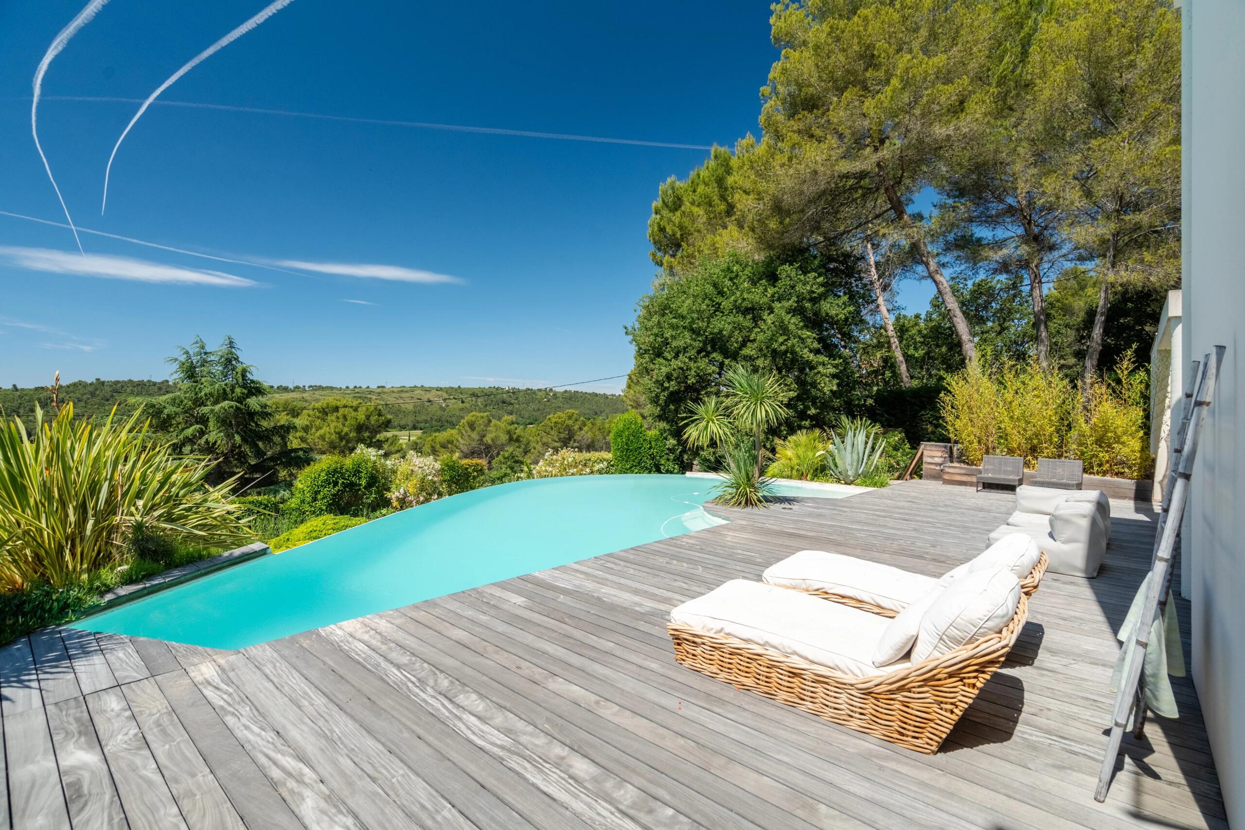 Éguilles – Exceptional Contemporary Property with Panoramic Views, Infinity Pool and 2,700 sqm Landscaped Grounds, Provence-Alpes-Côte d’Azur – France – BVI85868