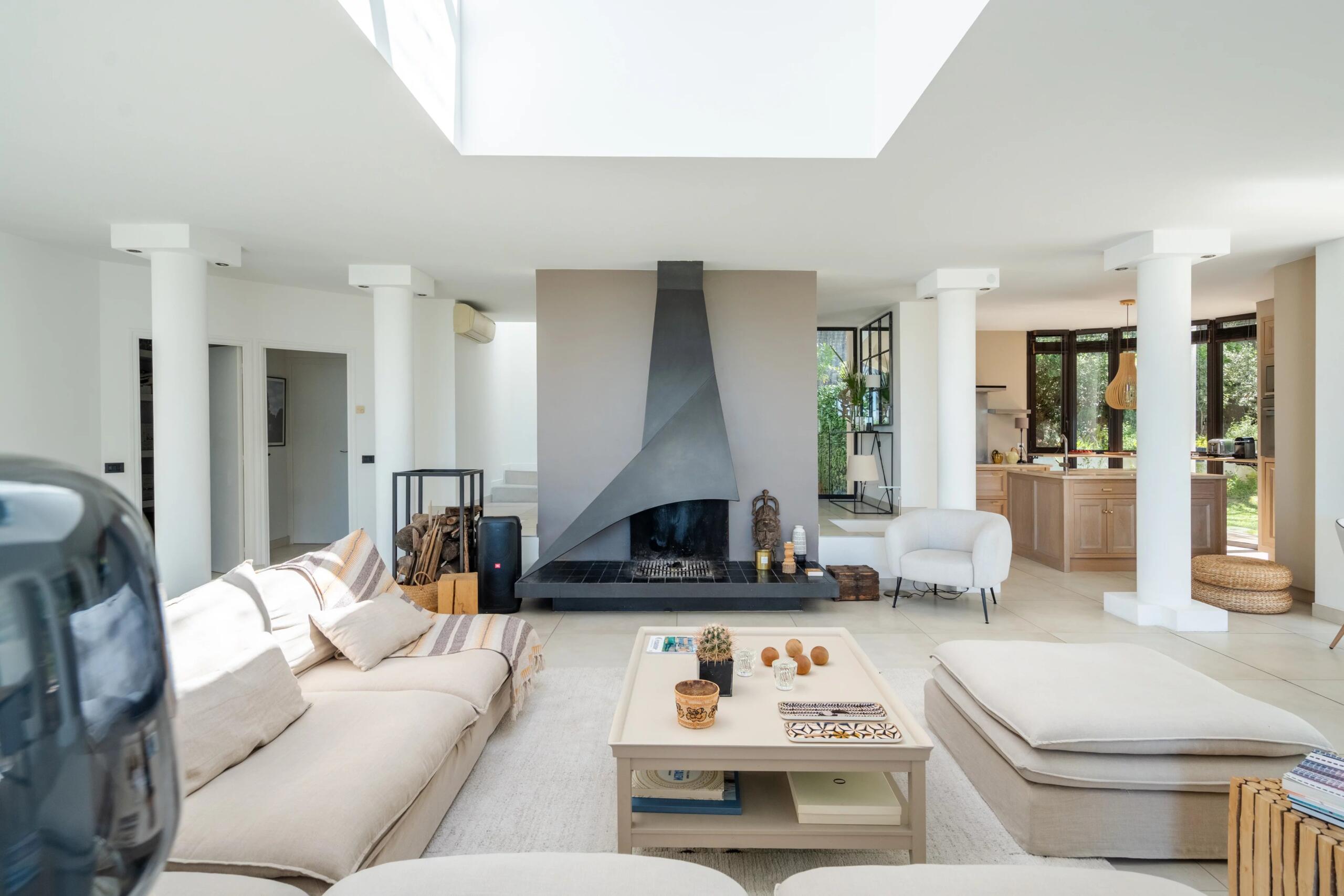 Éguilles – Exceptional Contemporary Property with Panoramic Views, Infinity Pool and 2,700 sqm Landscaped Grounds, Provence-Alpes-Côte d’Azur – France – BVI85868