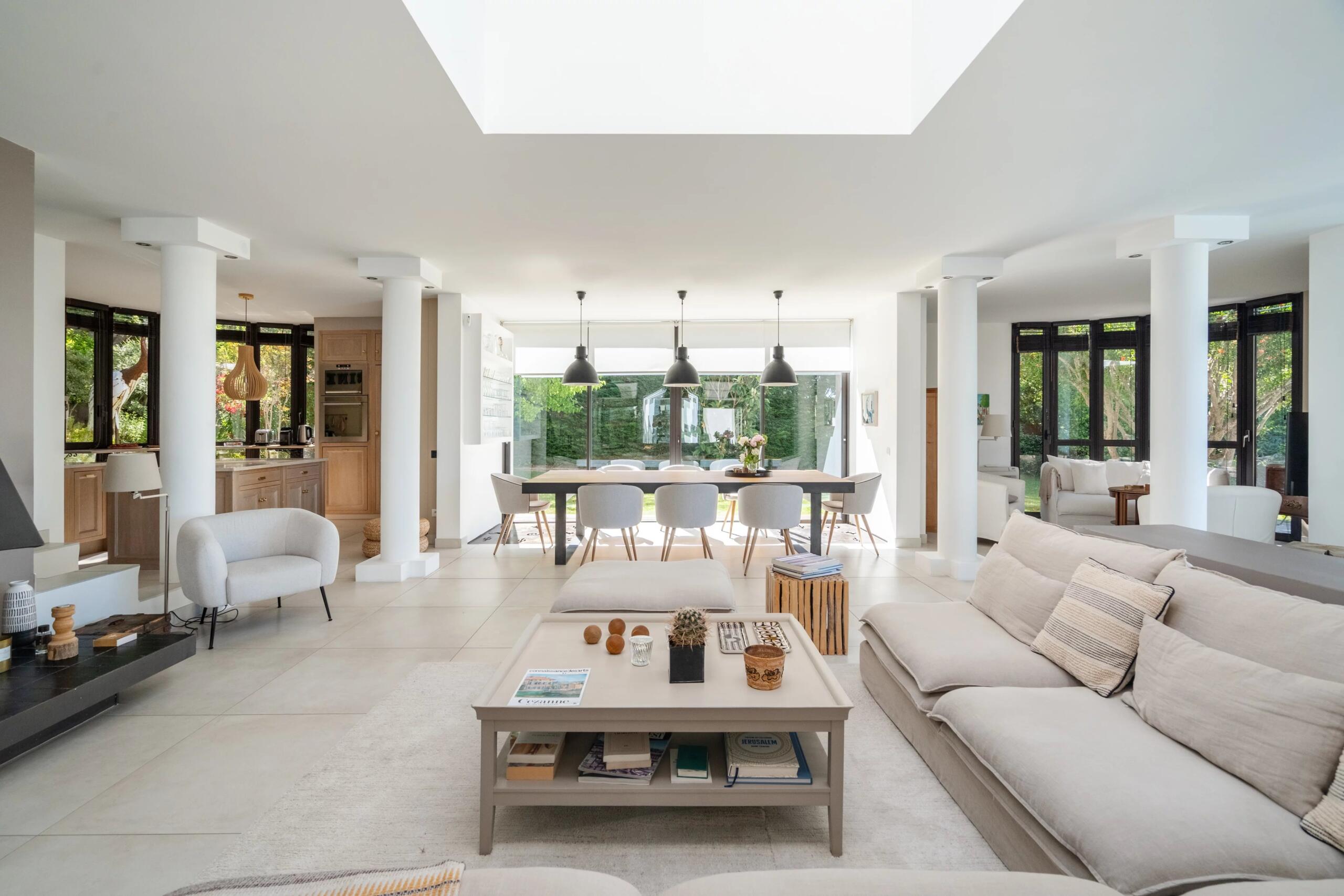 Éguilles – Exceptional Contemporary Property with Panoramic Views, Infinity Pool and 2,700 sqm Landscaped Grounds, Provence-Alpes-Côte d’Azur – France – BVI85868