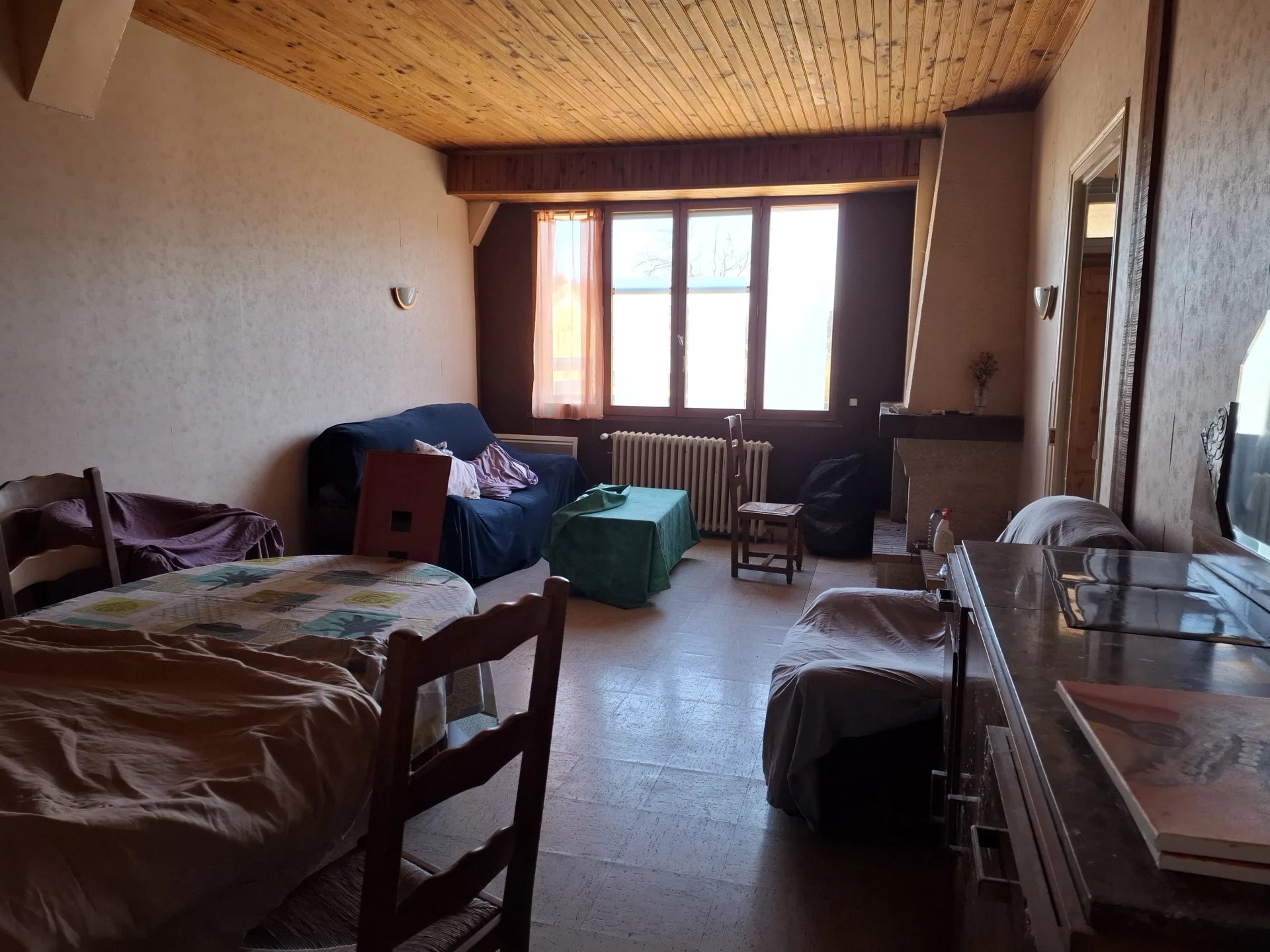 Spacious Chalet with additional land, close to centre of popular market town, Poitou-Charentes – France – BVI79674