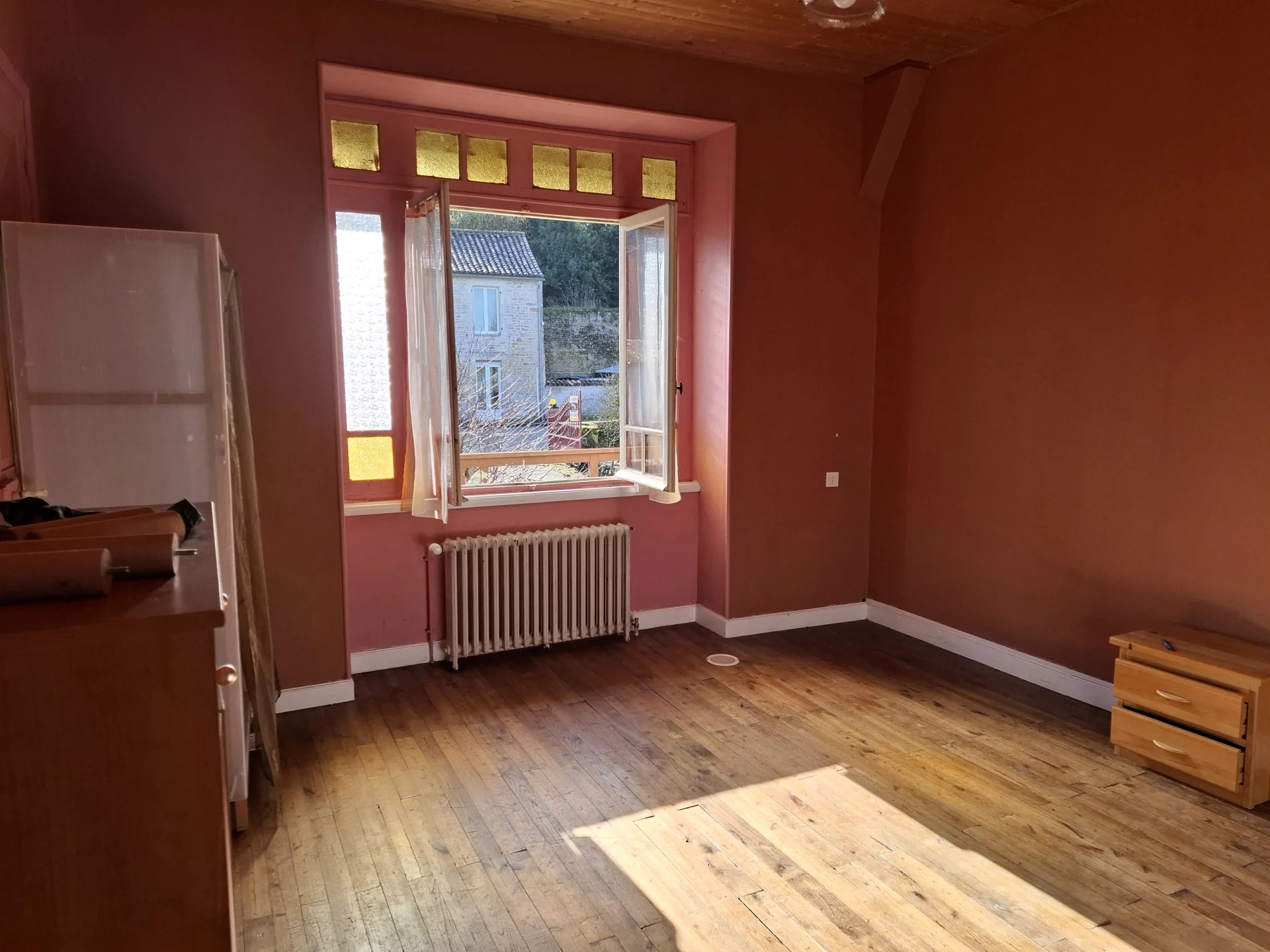 Spacious Chalet with additional land, close to centre of popular market town, Poitou-Charentes – France – BVI79674