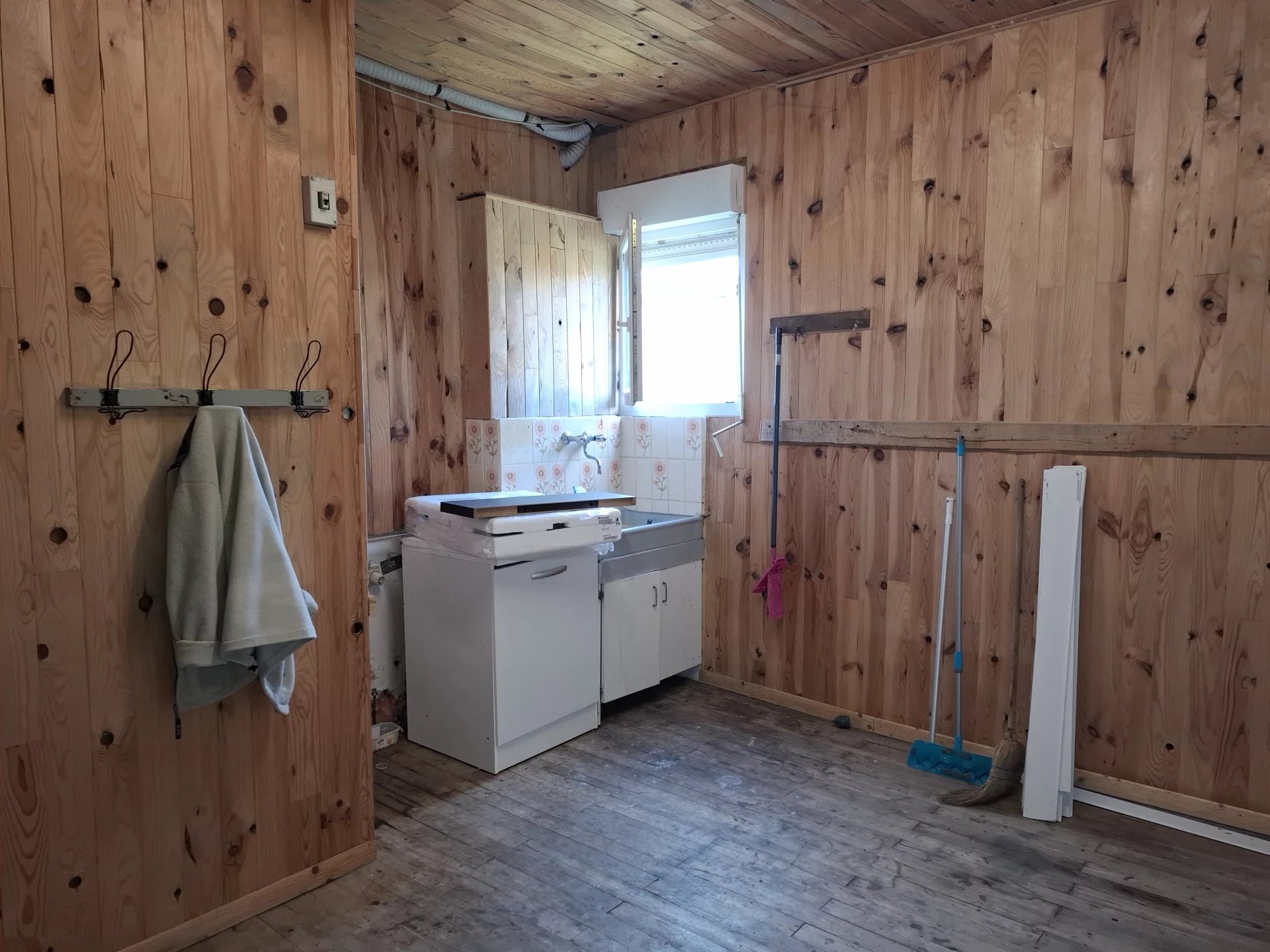 Spacious Chalet with additional land, close to centre of popular market town, Poitou-Charentes – France – BVI79674