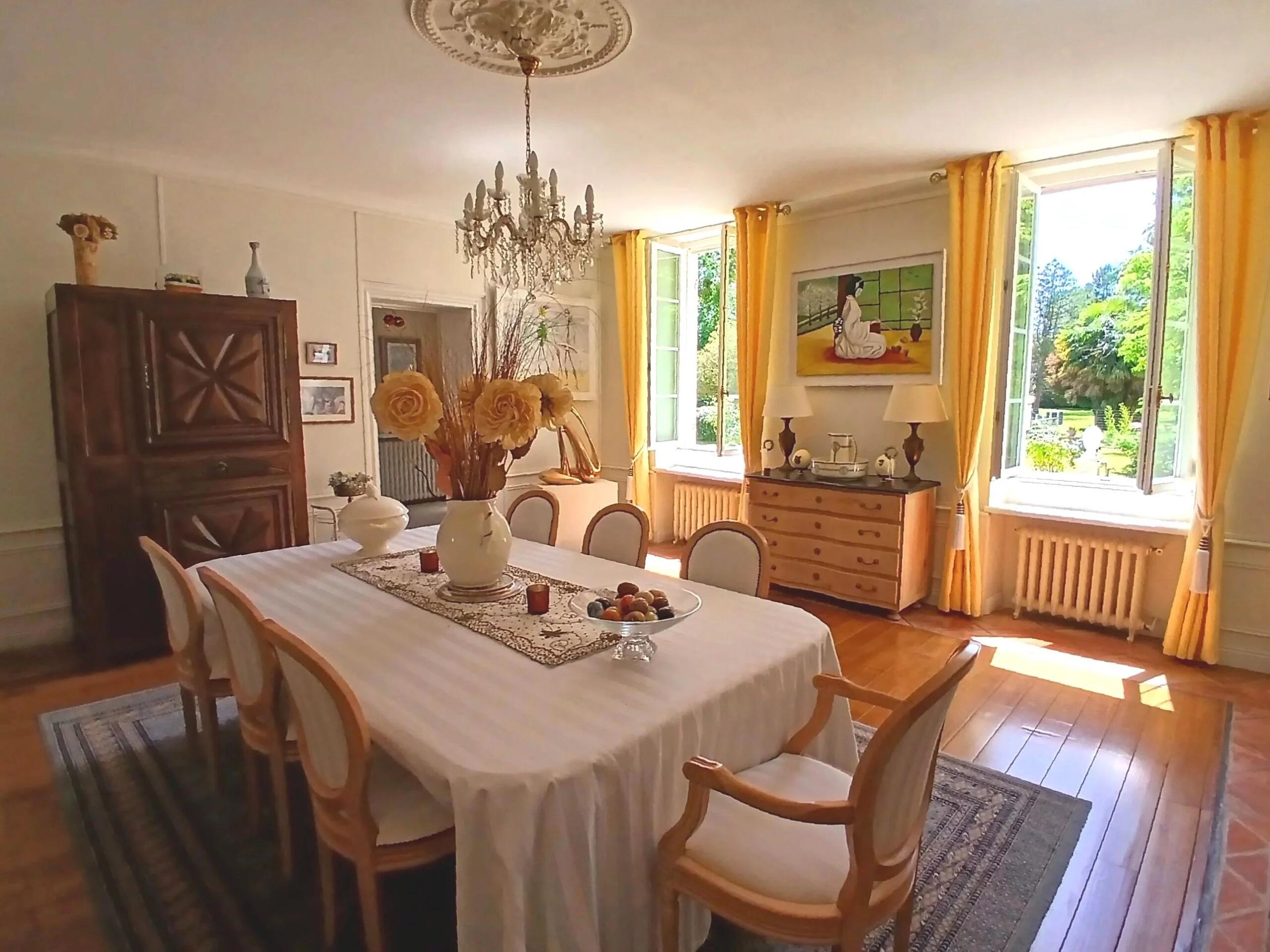 Charming Charentaise home set in beautiful grounds with large outbuilding, Poitou-Charentes – France – BVI85700