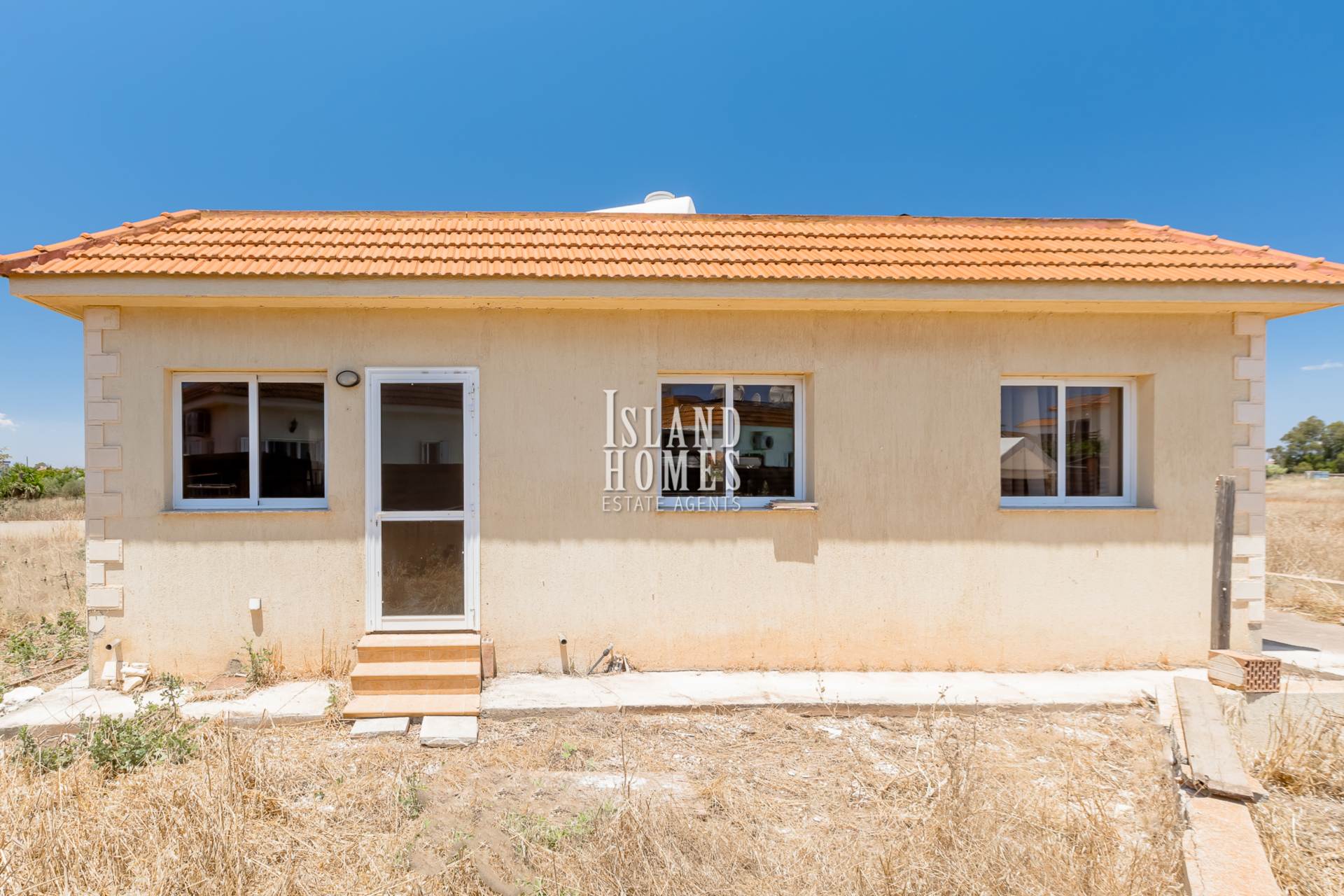 3 bedroom Bungalow in Liopetri, Famagusta, Cyprus – LiO138