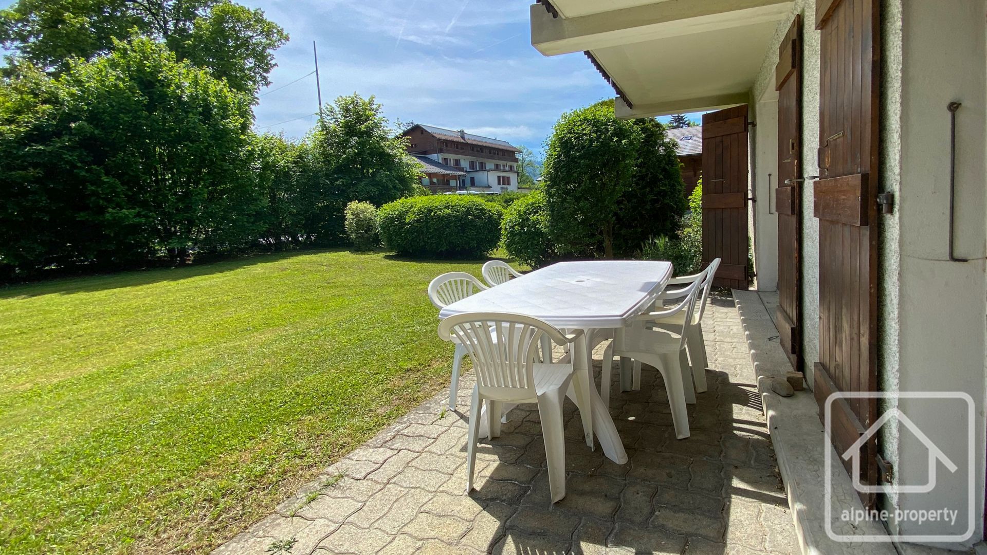 A Delightful 41m² 1 Bedroom Ground-floor Apartment In Samoëns, Steps From The Ski Bus, Featuring A Terrace, Cellar, And Shared Parking. – MELEZESAM