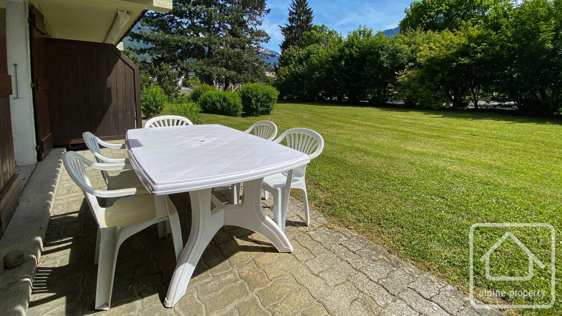 A Delightful 41m² 1 Bedroom Ground-floor Apartment In Samoëns, Steps From The Ski Bus, Featuring A Terrace, Cellar, And Shared Parking. – MELEZESAM