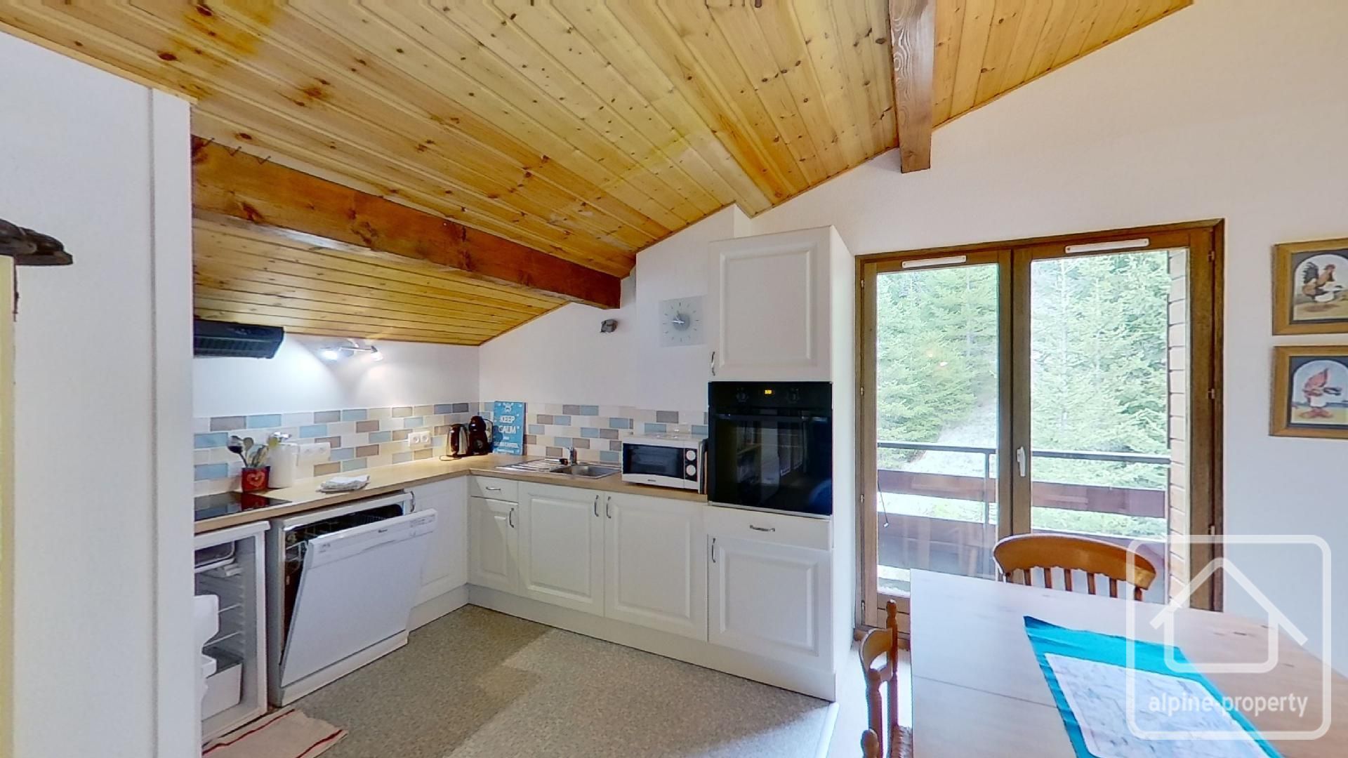 A Spacious Duplex Apartment In A Sought After Location In The Petit Chatel Area Of The Village. – APTYETI6