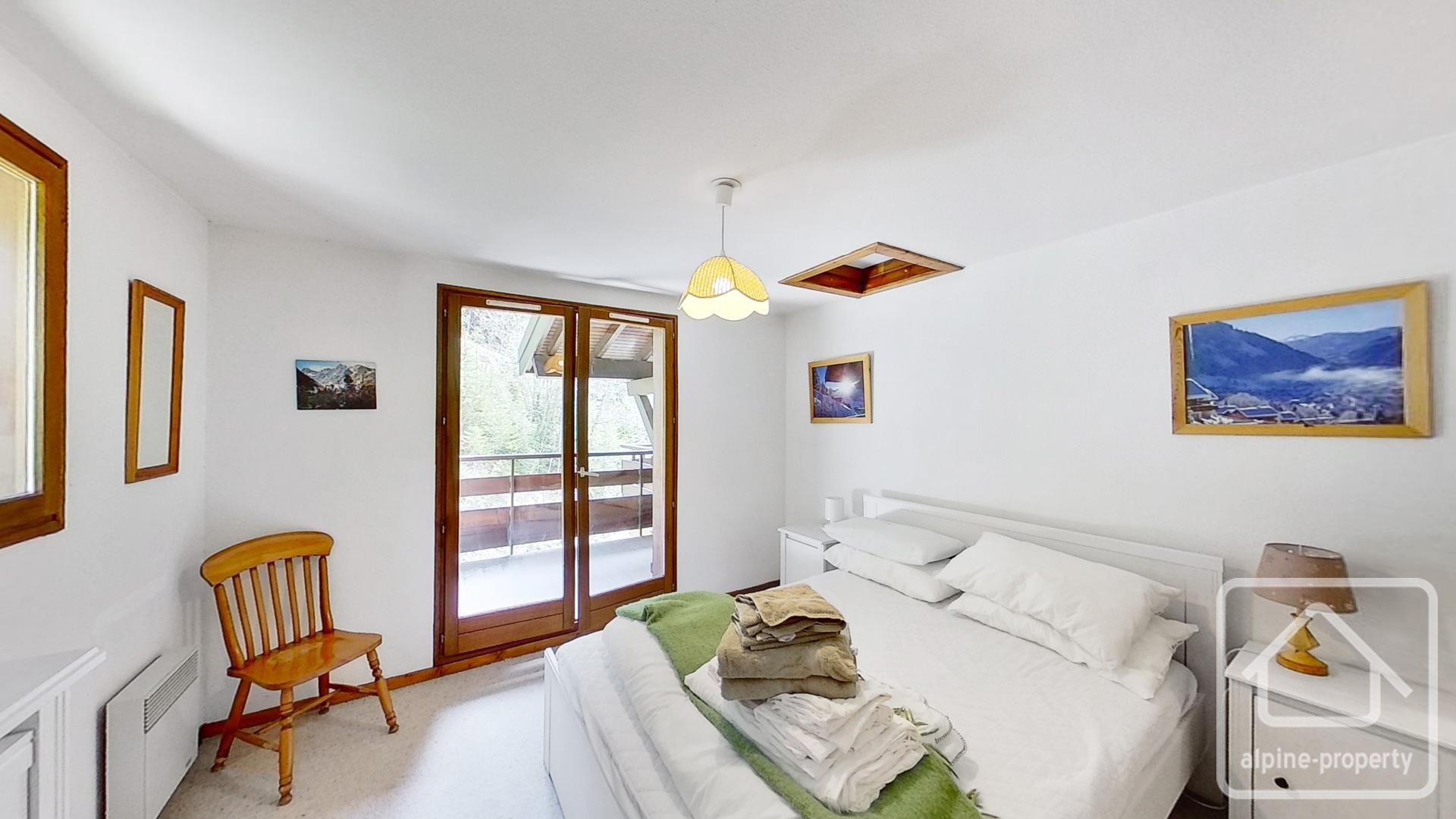 A Spacious Duplex Apartment In A Sought After Location In The Petit Chatel Area Of The Village. – APTYETI6