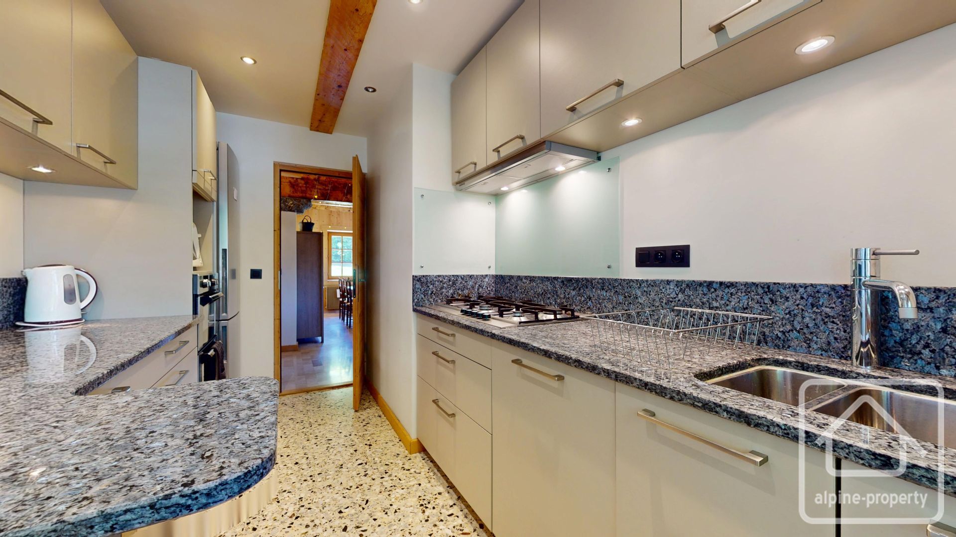 7-bedroom Chalet With 3 Bathrooms, Garage, Carport And Garden, At The Foot Of The Télécabine. – MERLETTE