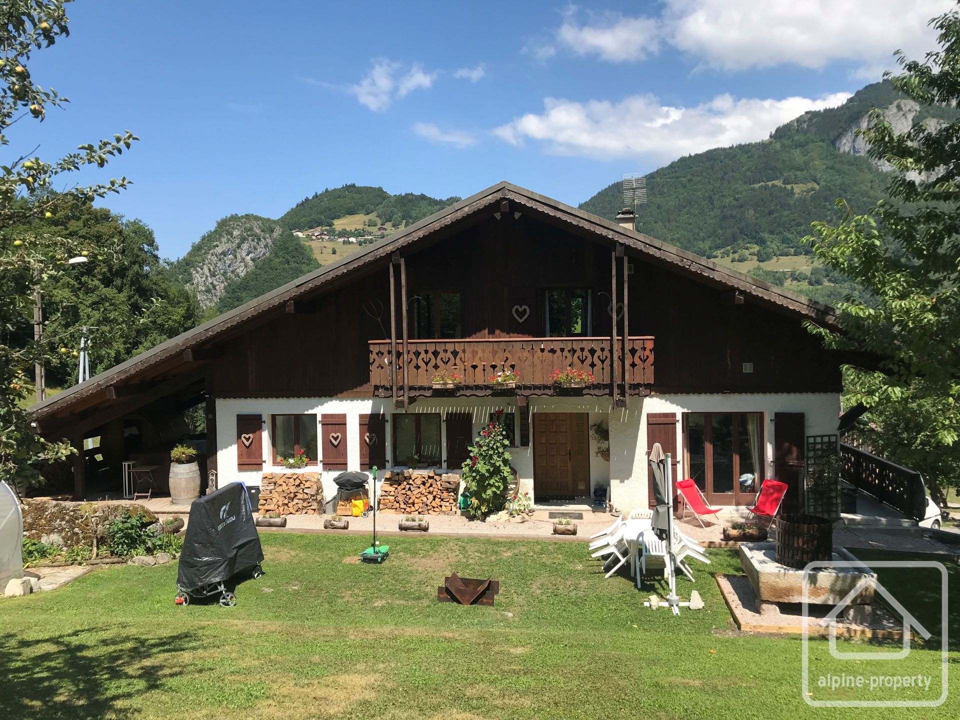 A Property In A Peaceful Setting With Generous Living Space Across Three Apartments, Ideal For Family And/or Rental Use. – TRELACHAUD