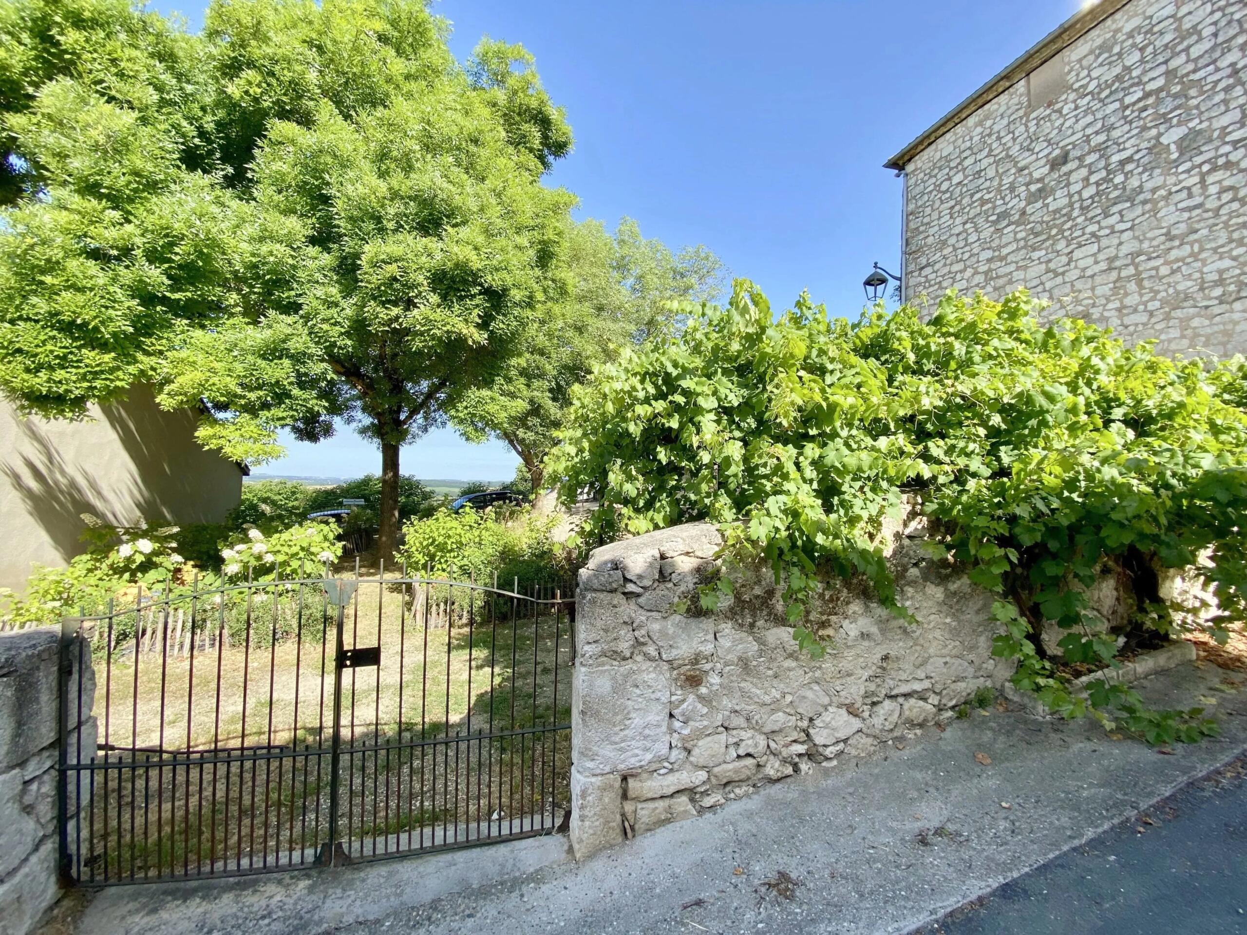 Charming stone house in the heart of Monflanquin, Aquitaine – France – BVI85883