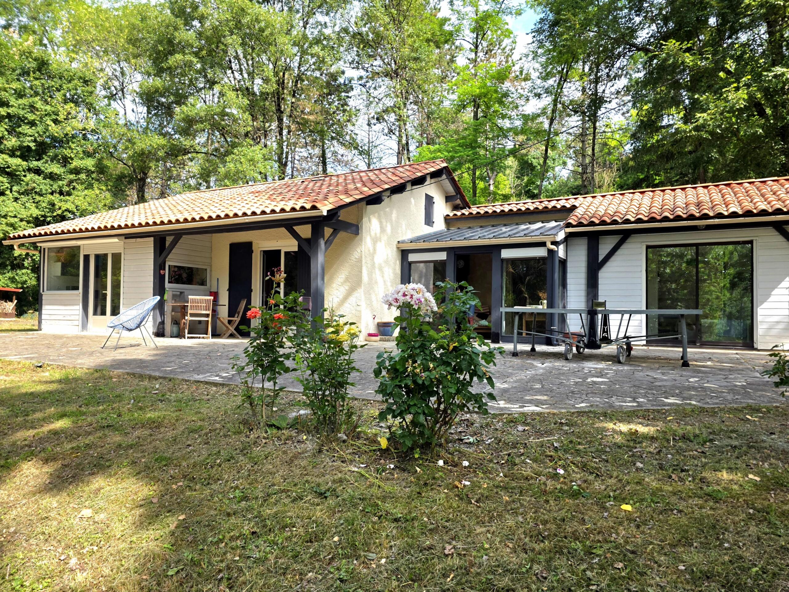 Charming riverside bungalow with swimming pool close to EYMET!, Aquitaine – France – BVI81743