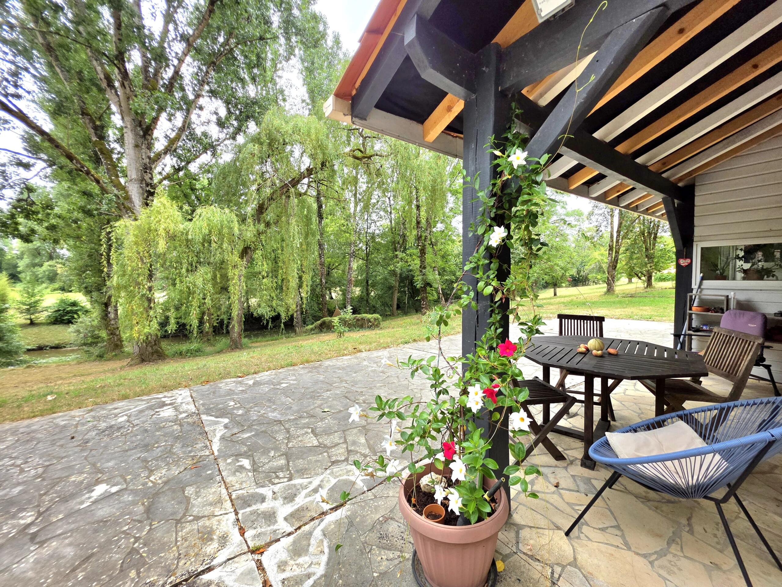 Charming riverside bungalow with swimming pool close to EYMET!, Aquitaine – France – BVI81743