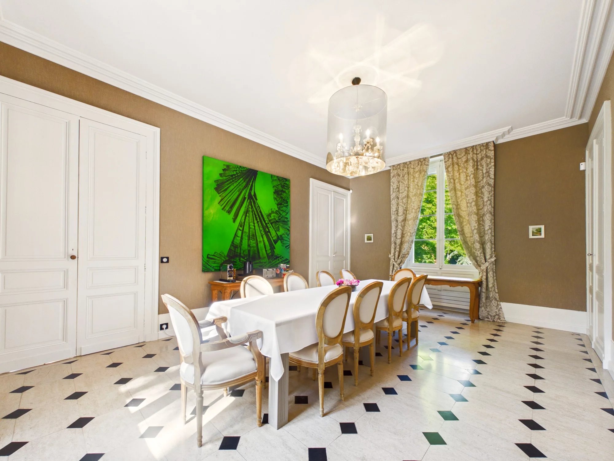 18th-century château, fully renovated to exacting standards and set in parkland gardens with a swimming pool and terraces, Aquitaine – France – BVI85074