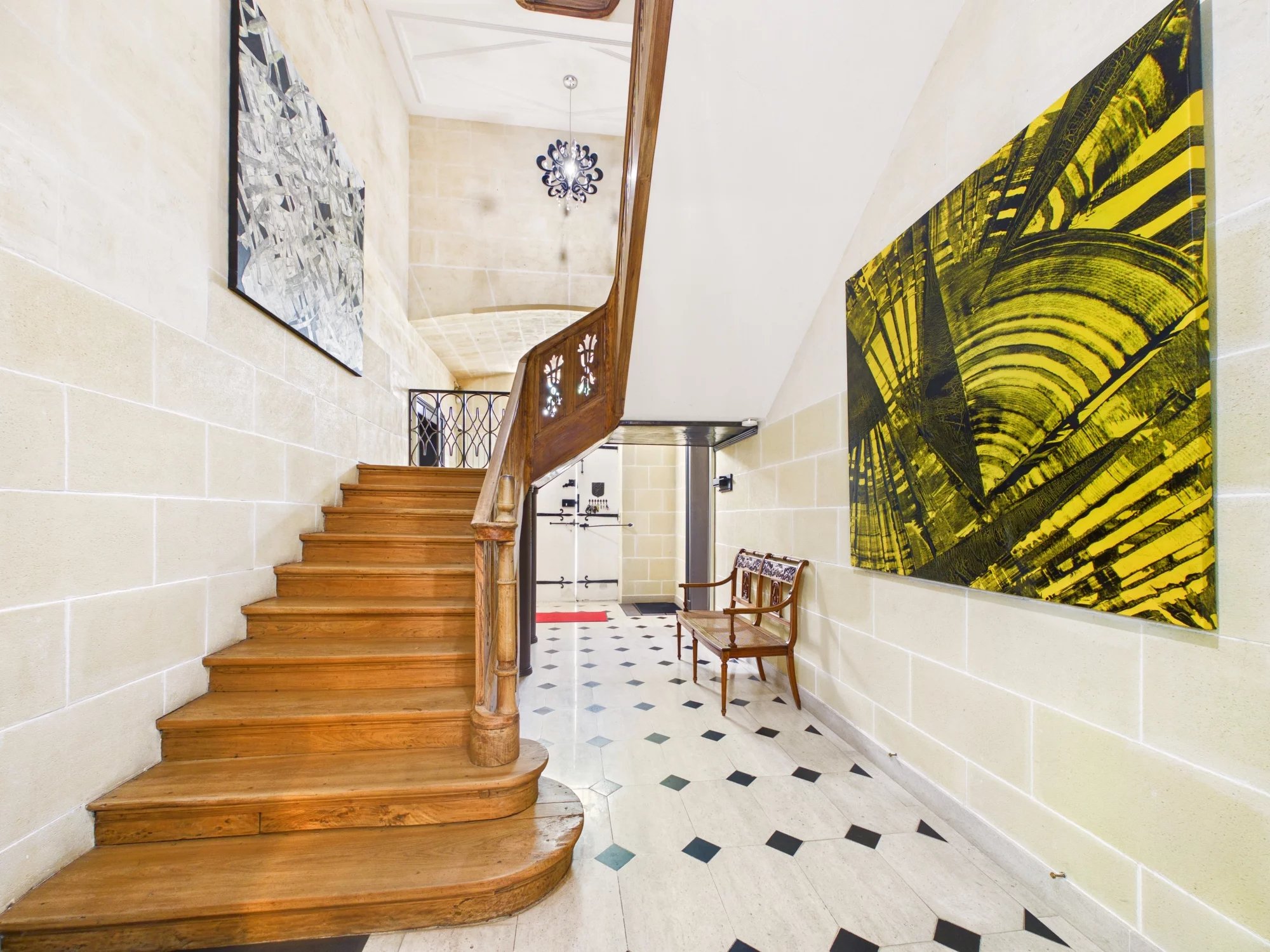 18th-century château, fully renovated to exacting standards and set in parkland gardens with a swimming pool and terraces, Aquitaine – France – BVI85074