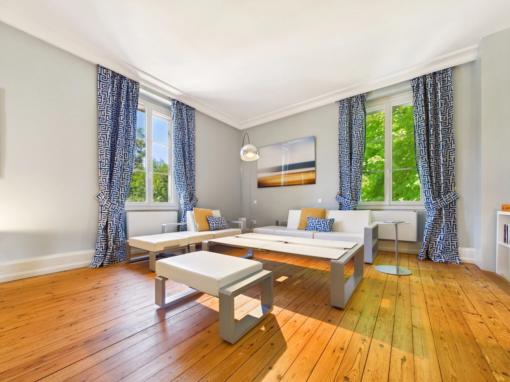 18th-century château, fully renovated to exacting standards and set in parkland gardens with a swimming pool and terraces, Aquitaine – France – BVI85074