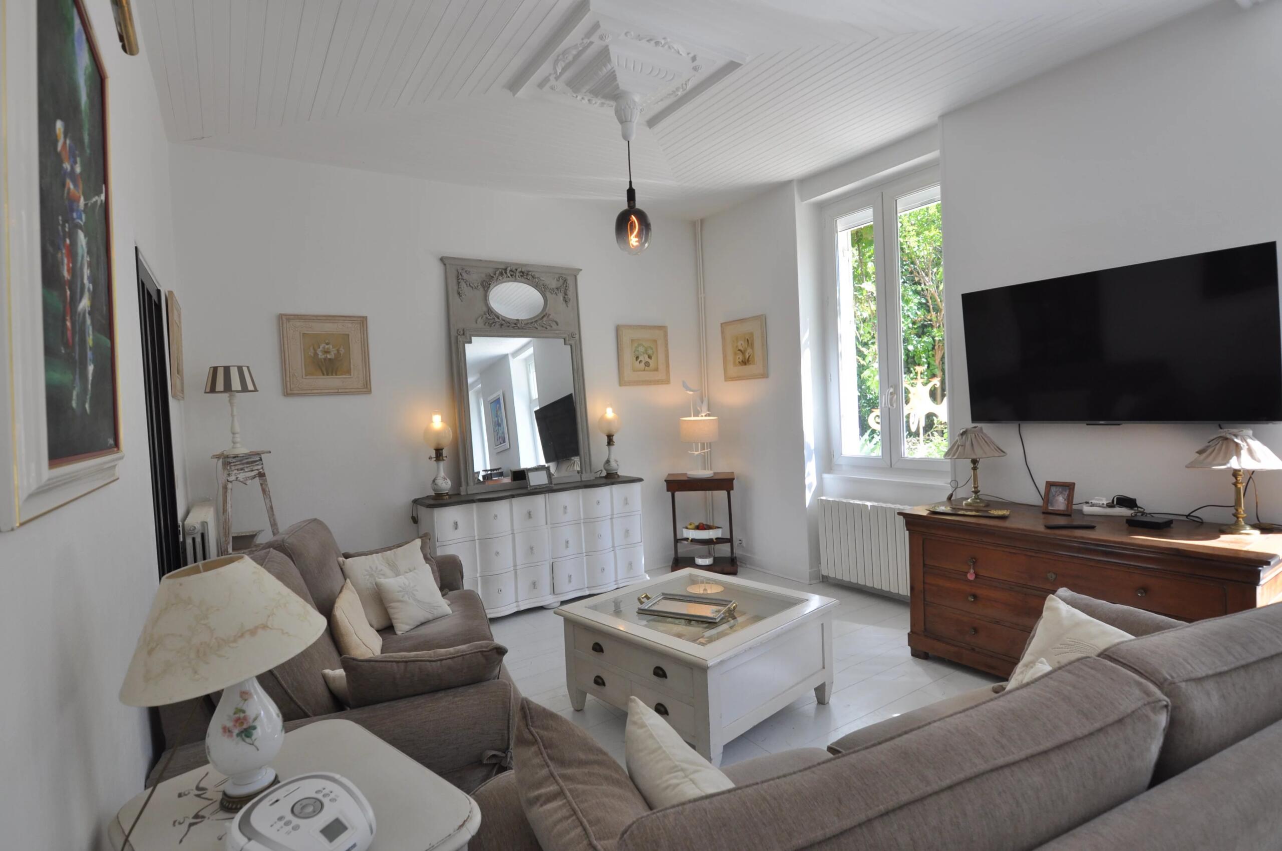 Charming townhouse in the heart of Périgueux, Aquitaine – France – BVI85869