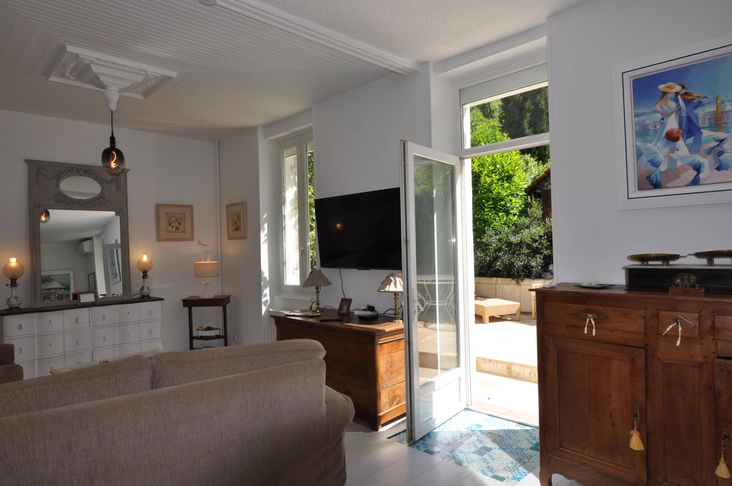Charming townhouse in the heart of Périgueux, Aquitaine – France – BVI85869