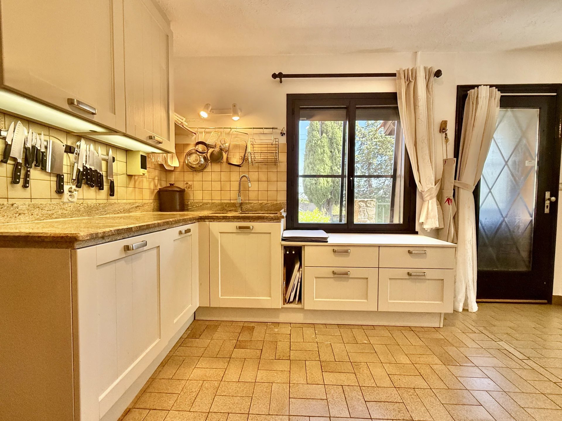 A rare find  – A villa-style with plenty of character!, Languedoc-Roussillon – France – BVI78192