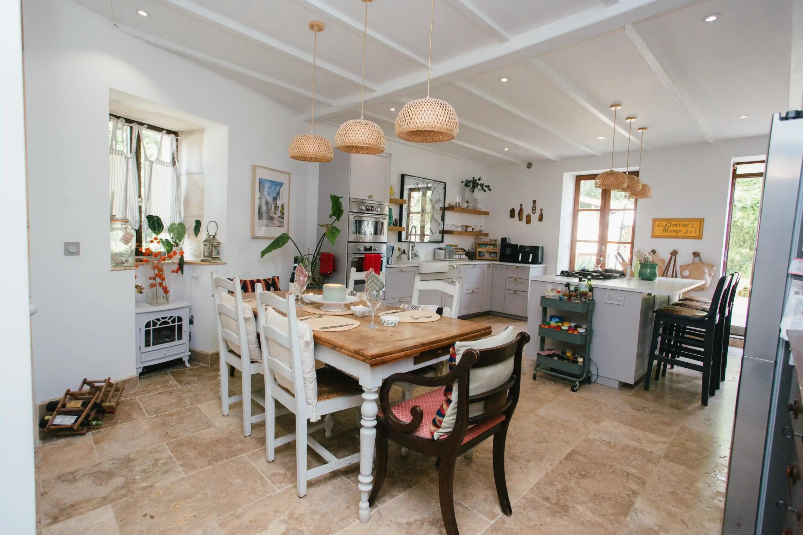 Beautiful Maison de Maitre set in private gardens with additional land close by, Poitou-Charentes – France – BVI85199