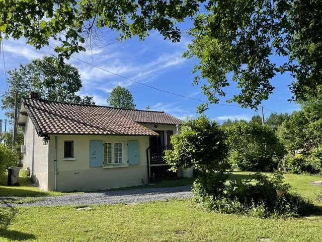Charming 2-Bedroom house in Saint-Bazile, France, Limousin – France – BVI85368