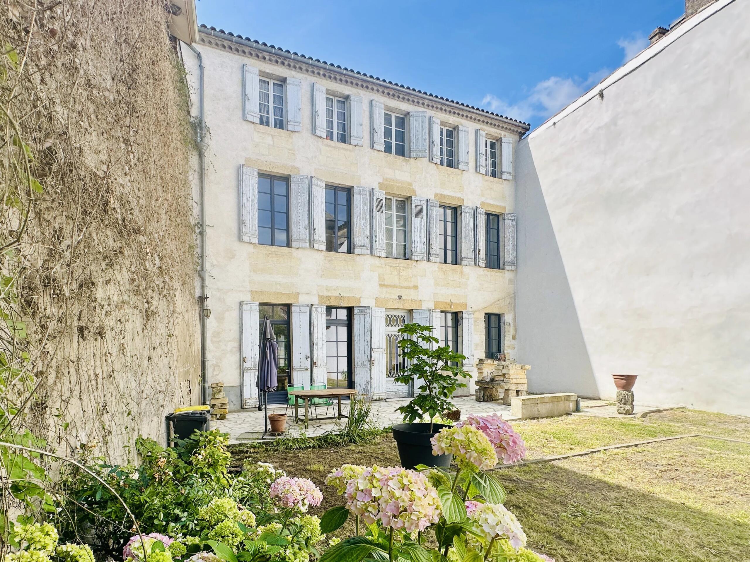 Beautiful 5-bedroom stone building with garden, Aquitaine – France – BVI76332