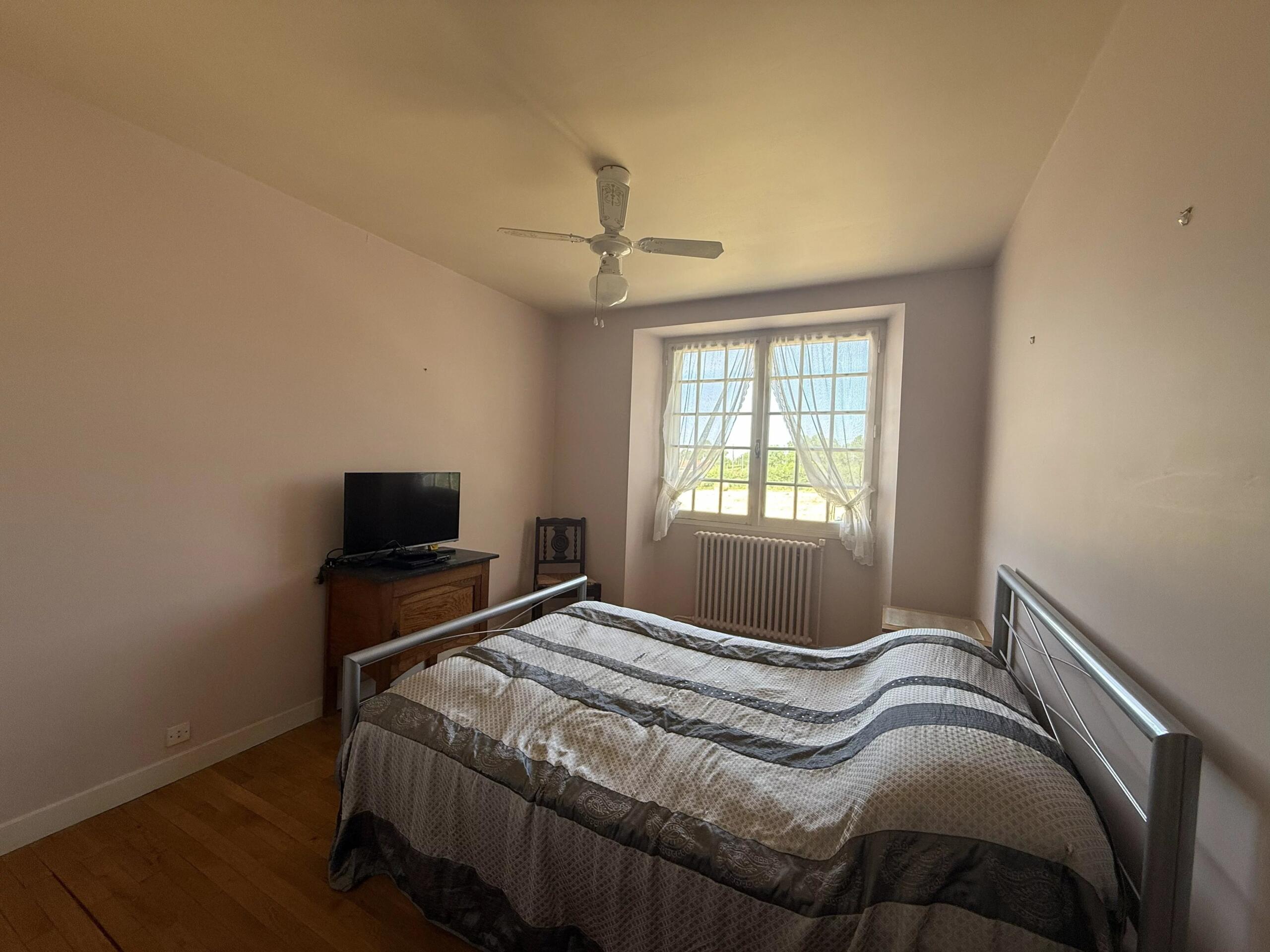 Peaceful farmhouse set in over 4 hectares of grasslands with equestrian possibilities, Poitou-Charentes – France – BVI80774