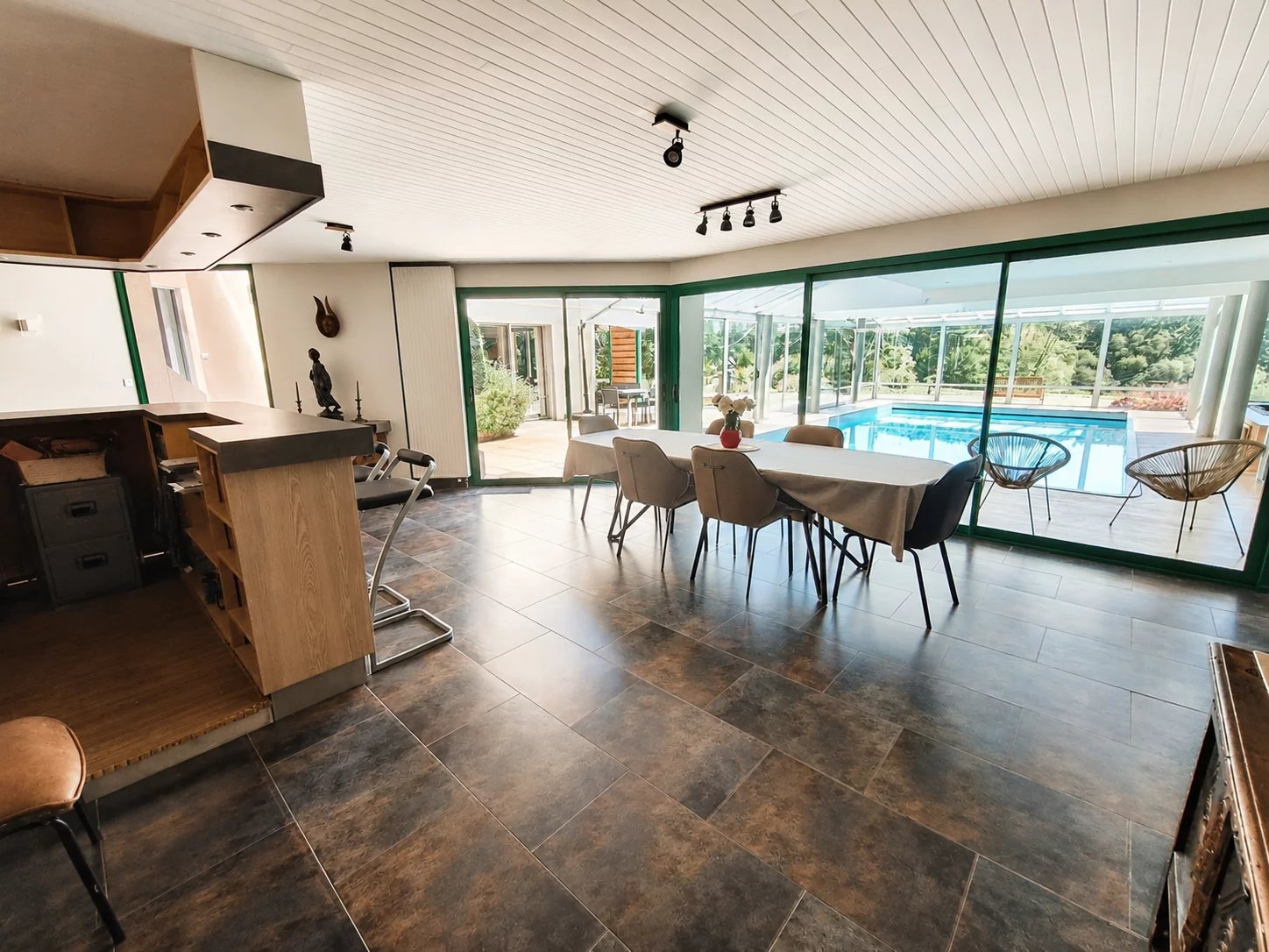 Private Contemporary Estate with Indoor Pool, Lake and 6 Ha of Parkland, Poitou-Charentes – France – BVI85815