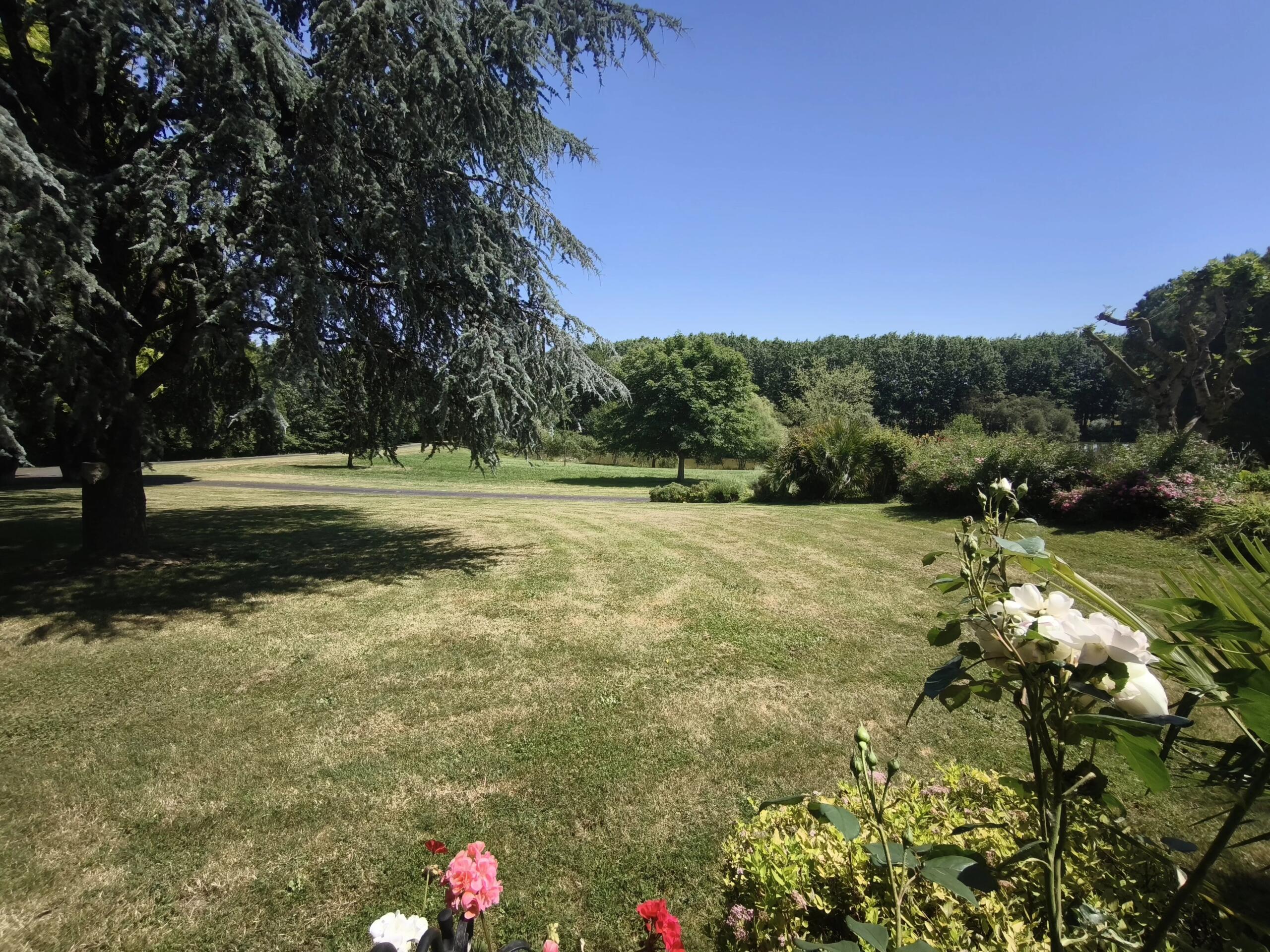 Private Contemporary Estate with Indoor Pool, Lake and 6 Ha of Parkland, Poitou-Charentes – France – BVI85815