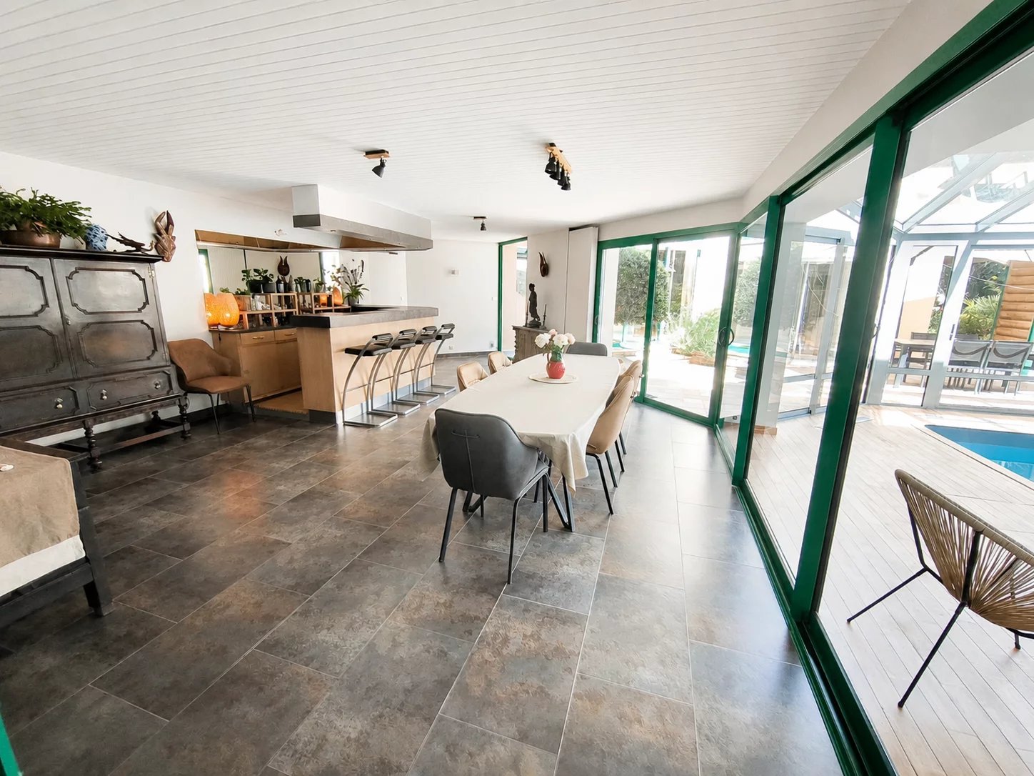 Private Contemporary Estate with Indoor Pool, Lake and 6 Ha of Parkland, Poitou-Charentes – France – BVI85815
