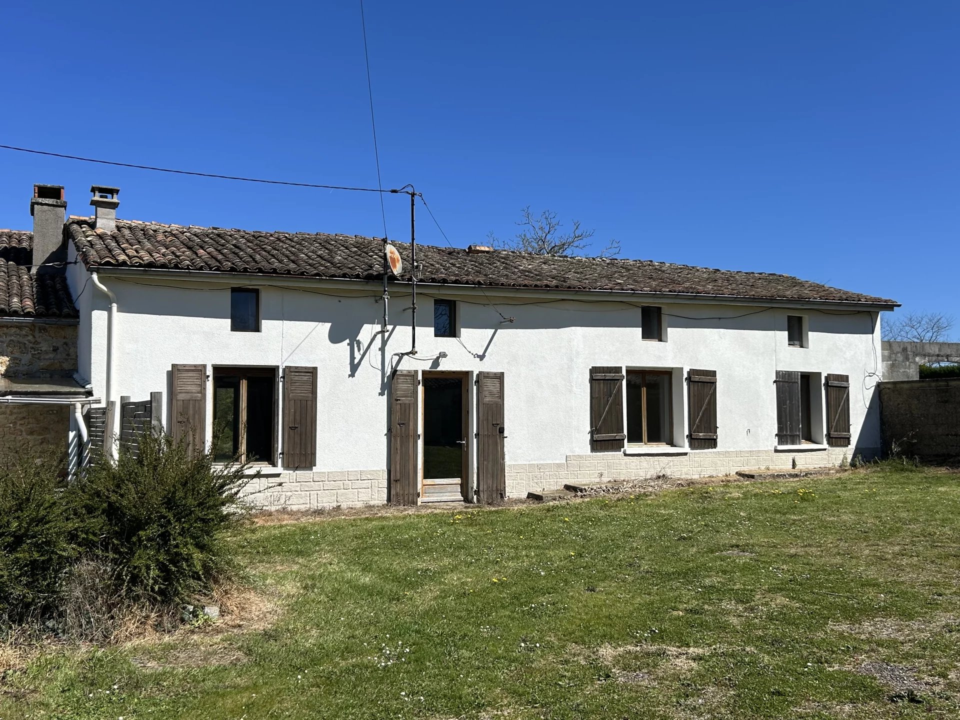 Traditional stone village house with large guest house and 3099 m2 of land, Poitou-Charentes – France – BVI80187