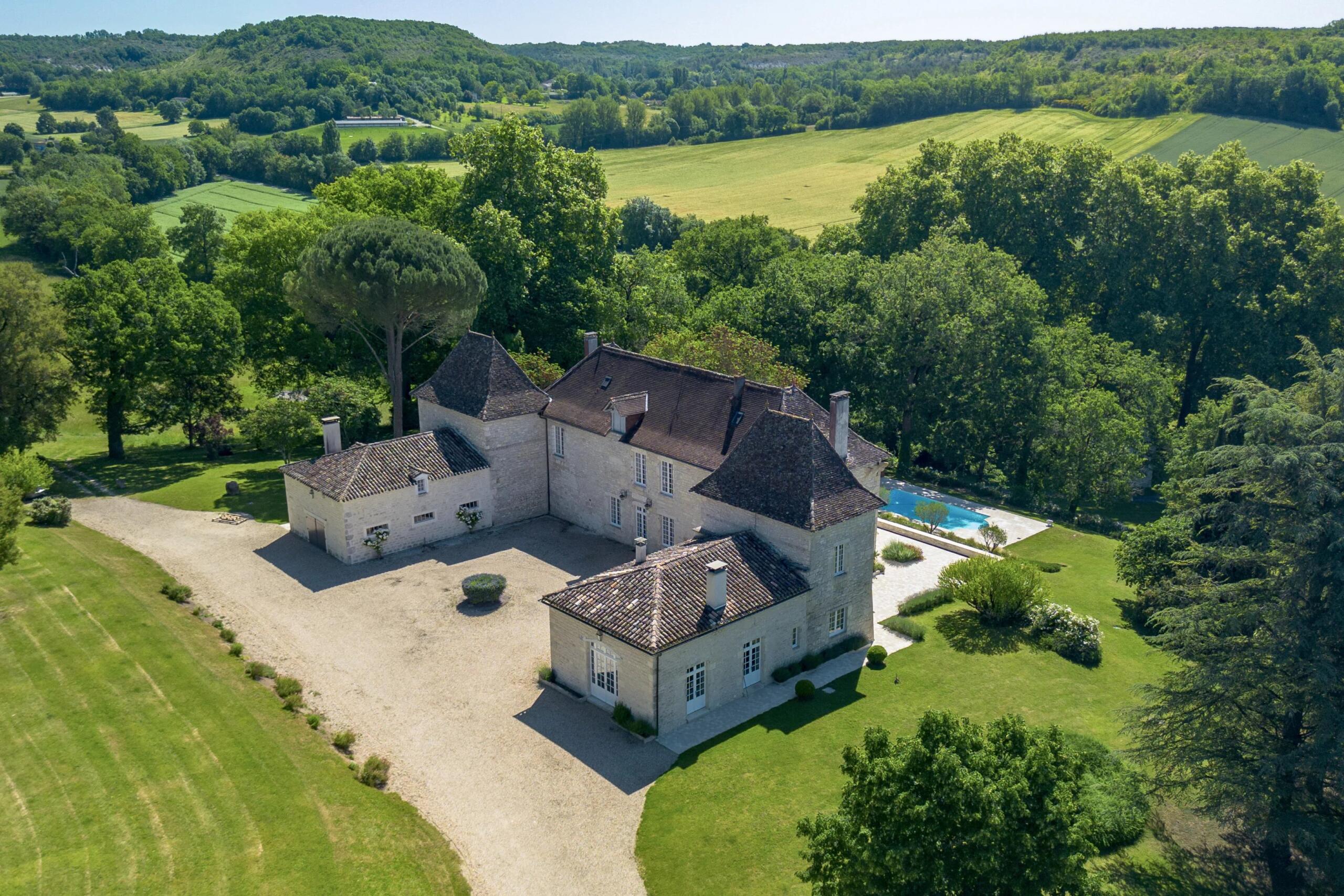 Exceptional Estate with Renovated 18th Century Château, Lake and 38 Hectares – Near Montcuq, Lot, South-West France, Midi-Pyrénées – France – BVI85262