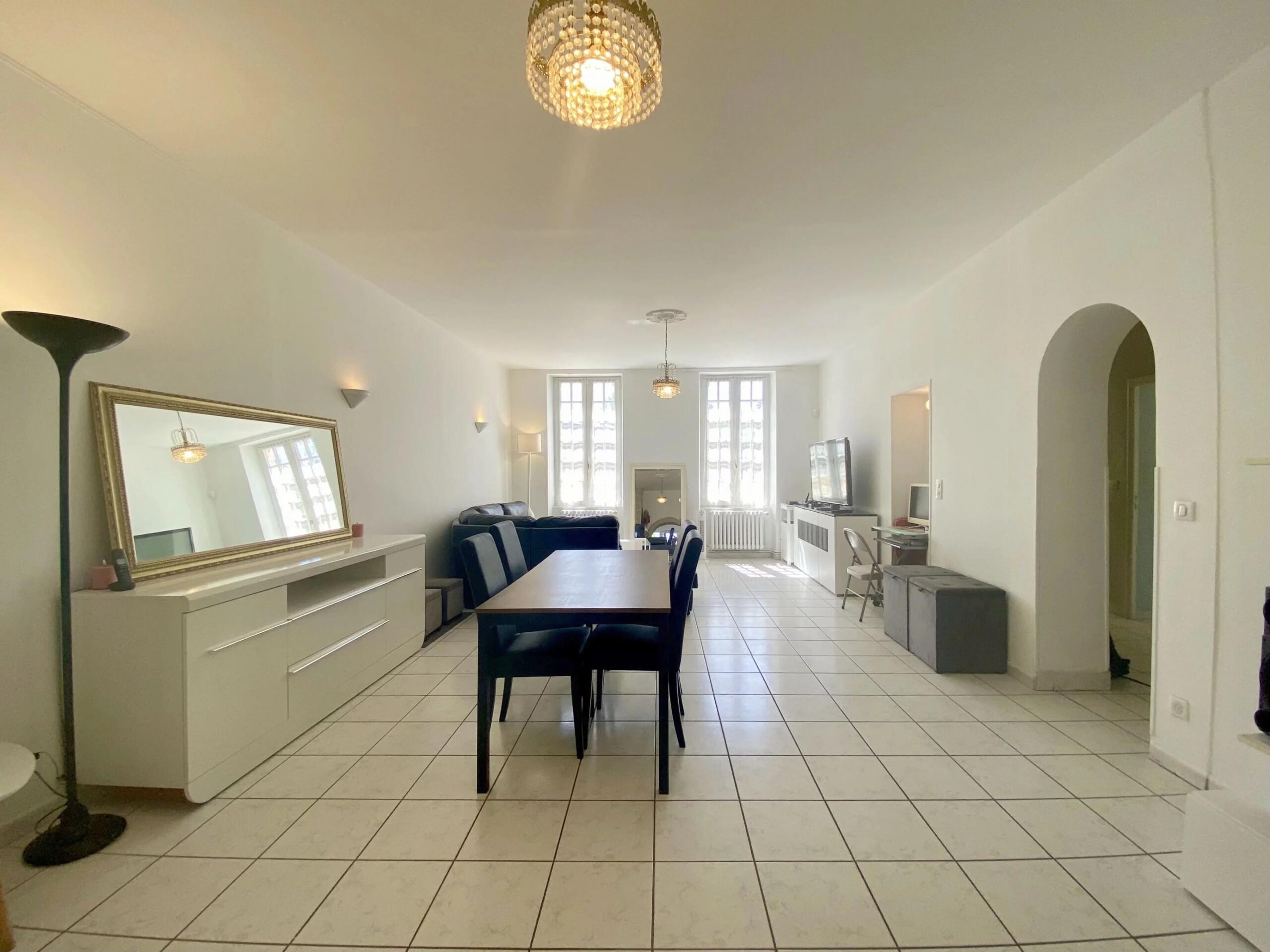 Character property with generous living space and enclosed garden, Aquitaine – France – BVI85119