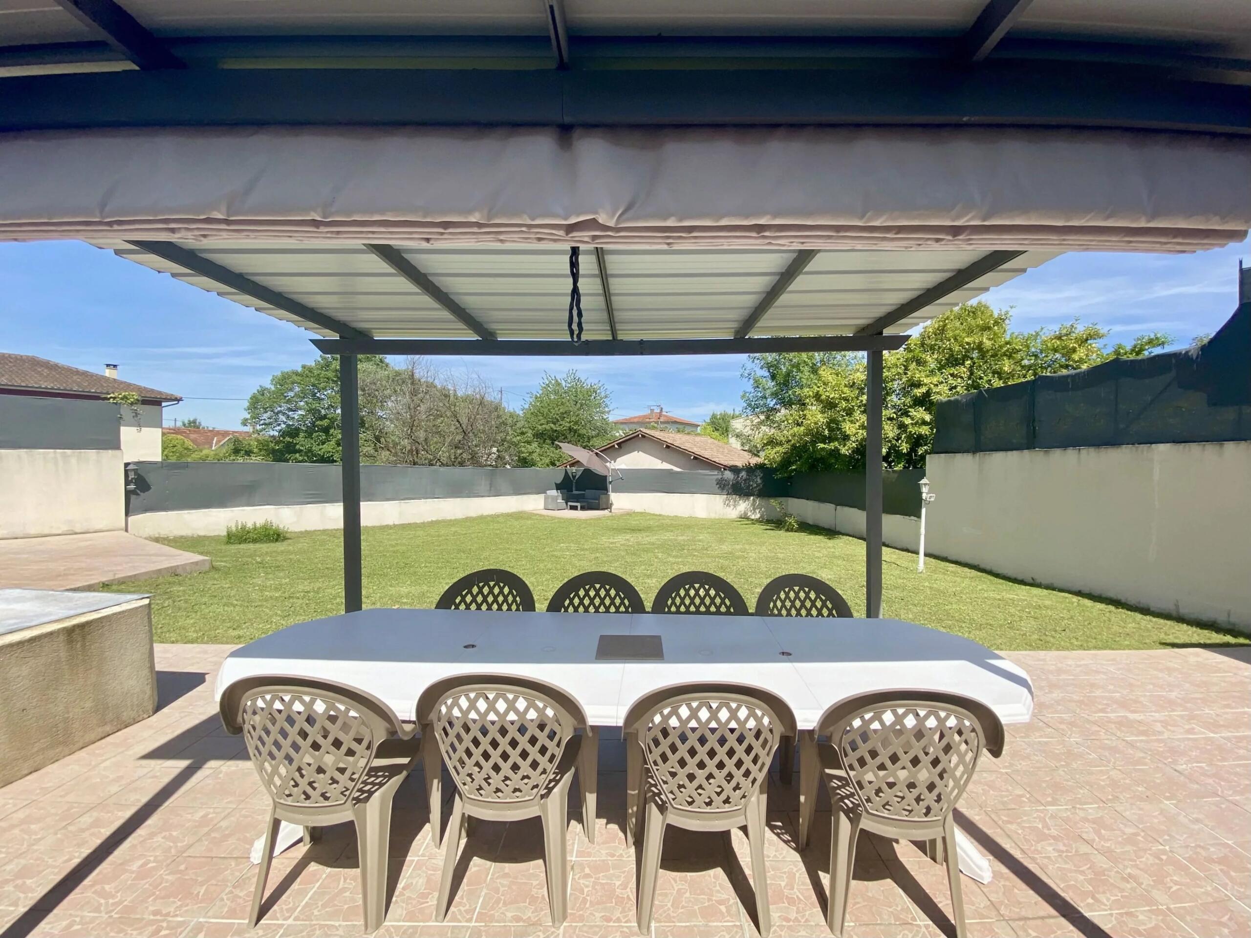 Character property with generous living space and enclosed garden, Aquitaine – France – BVI85119