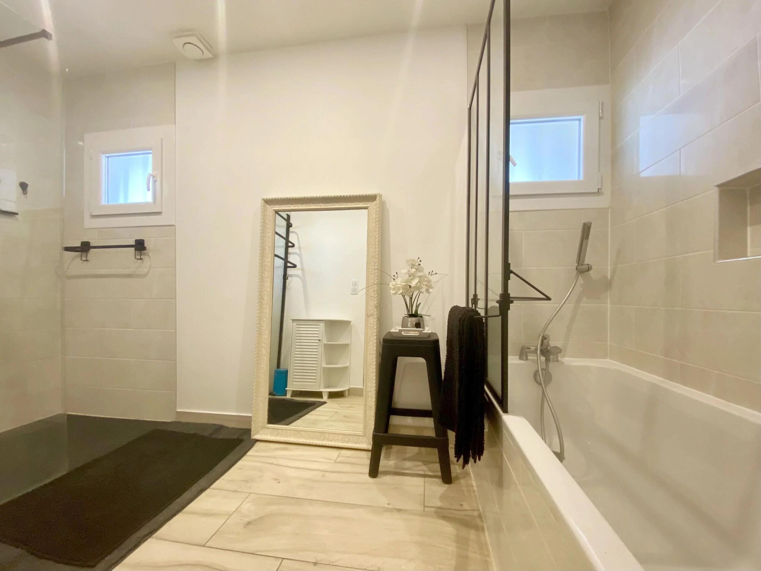 Character property with generous living space and enclosed garden, Aquitaine – France – BVI85119