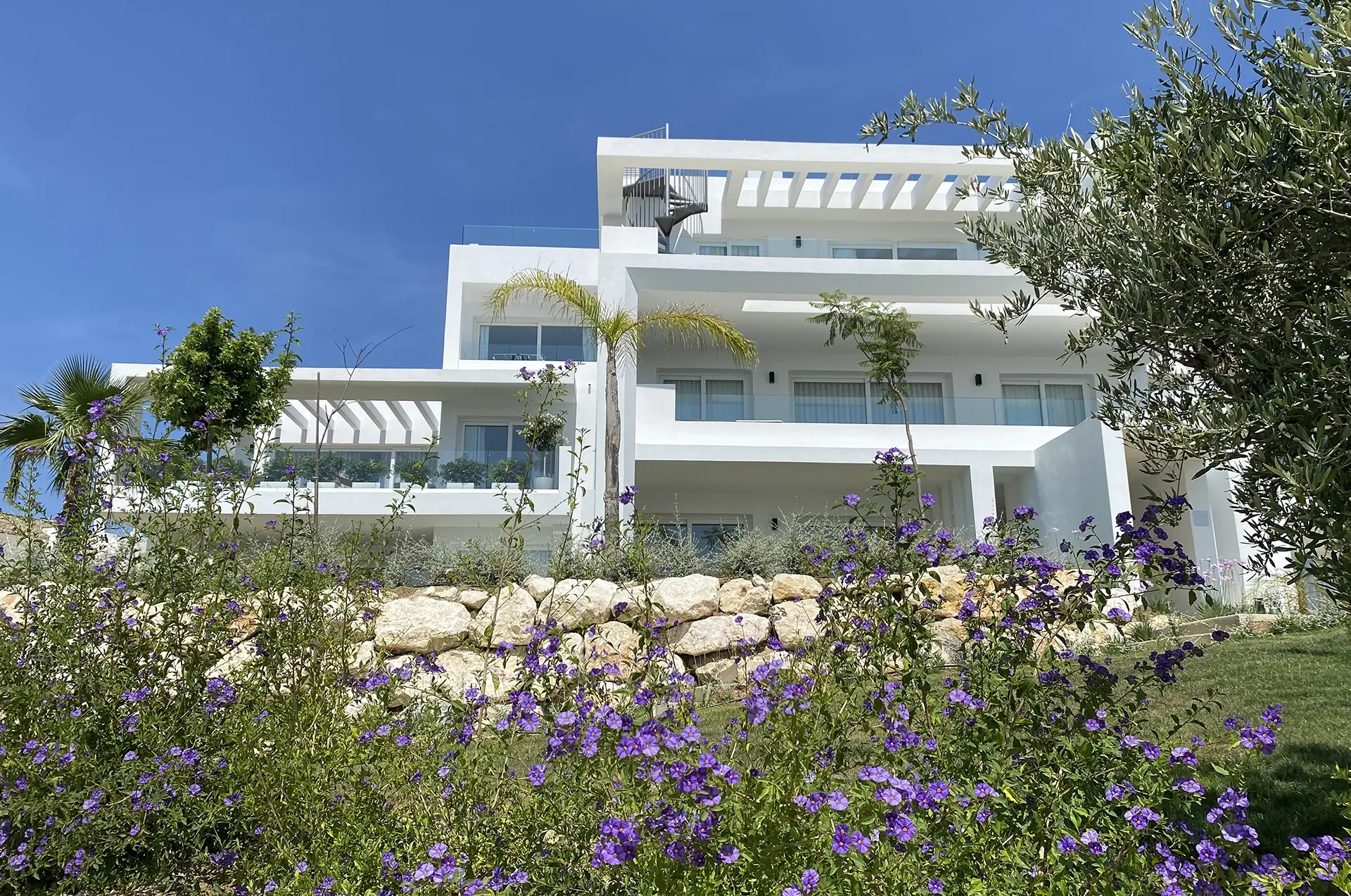2 bedroom Apartment in Casares, Malaga, Spain – 428-05511P