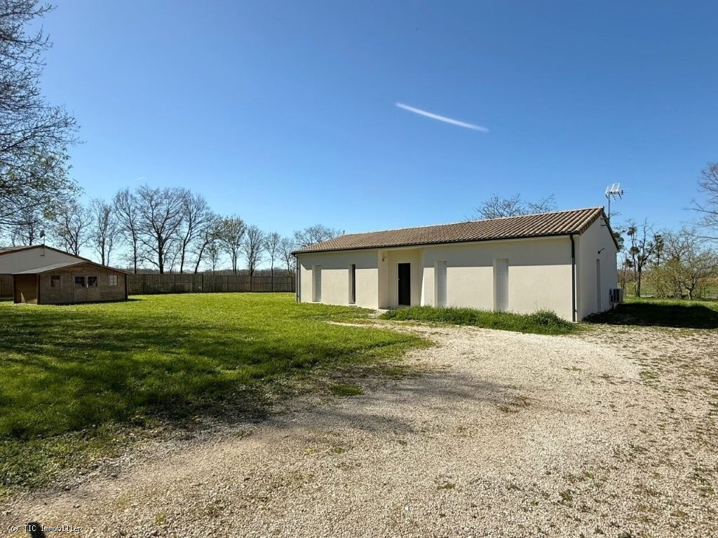 3 bedroom House in Mansle, France – r7490