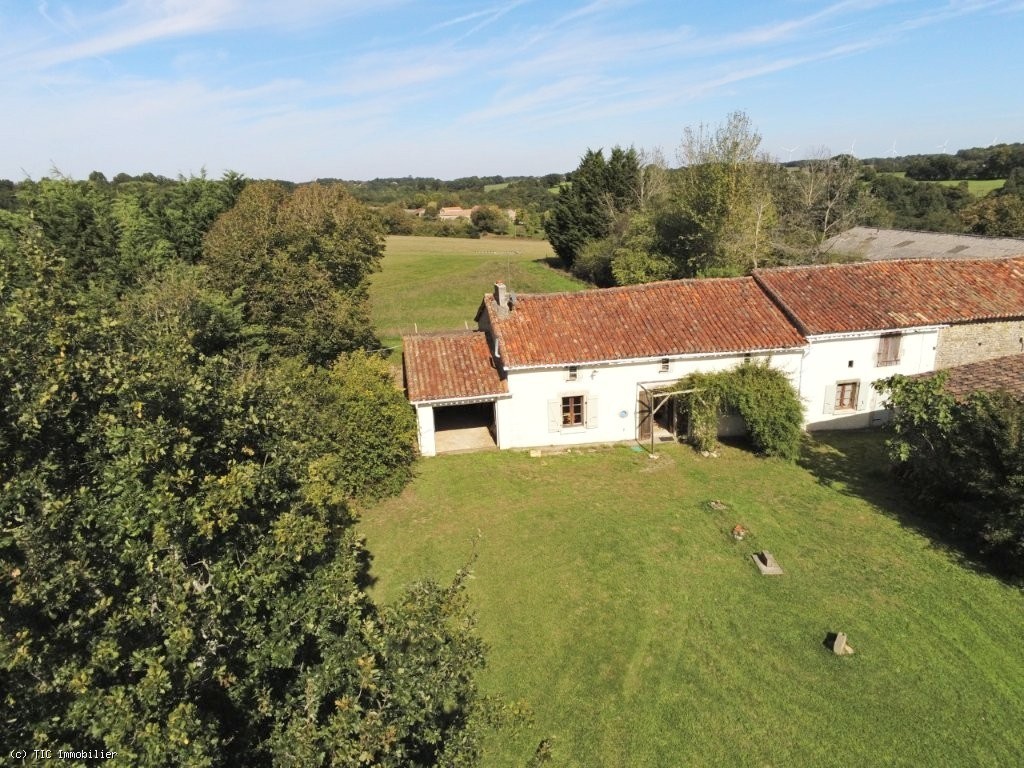 3 bedroom House in Champagne-Mouton, France – r7375