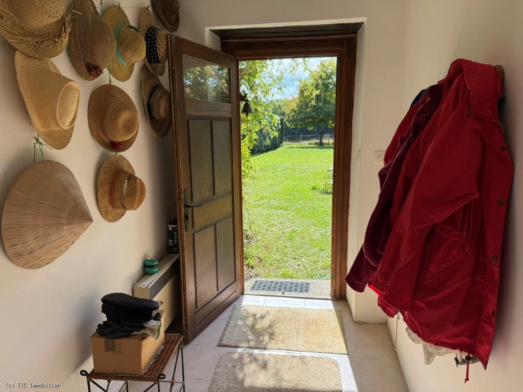 3 bedroom House in Champagne-Mouton, France – r7375