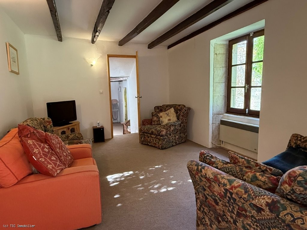 3 bedroom House in Champagne-Mouton, France – r7375